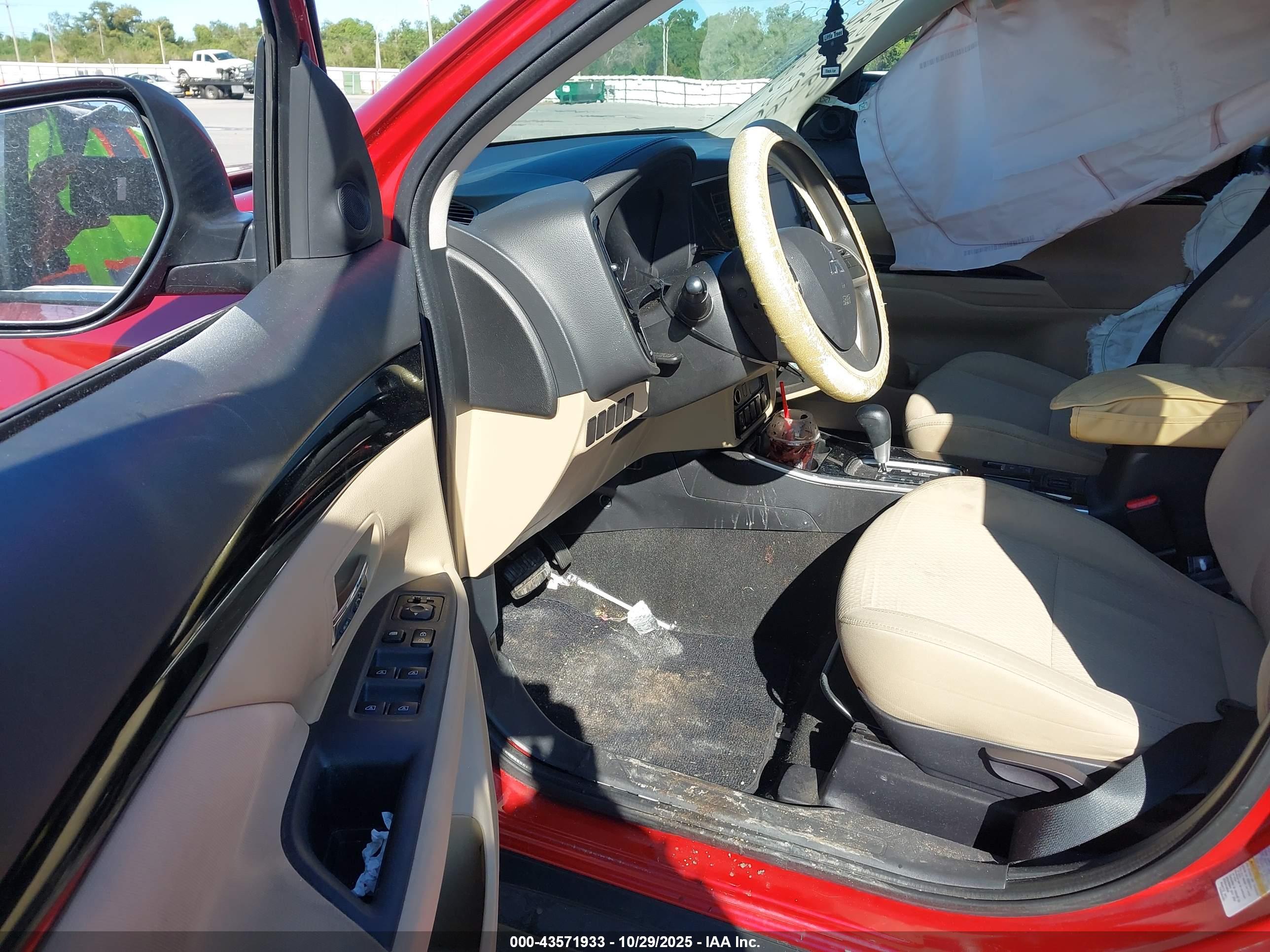 MITSUBISHI OUTLANDER image 5