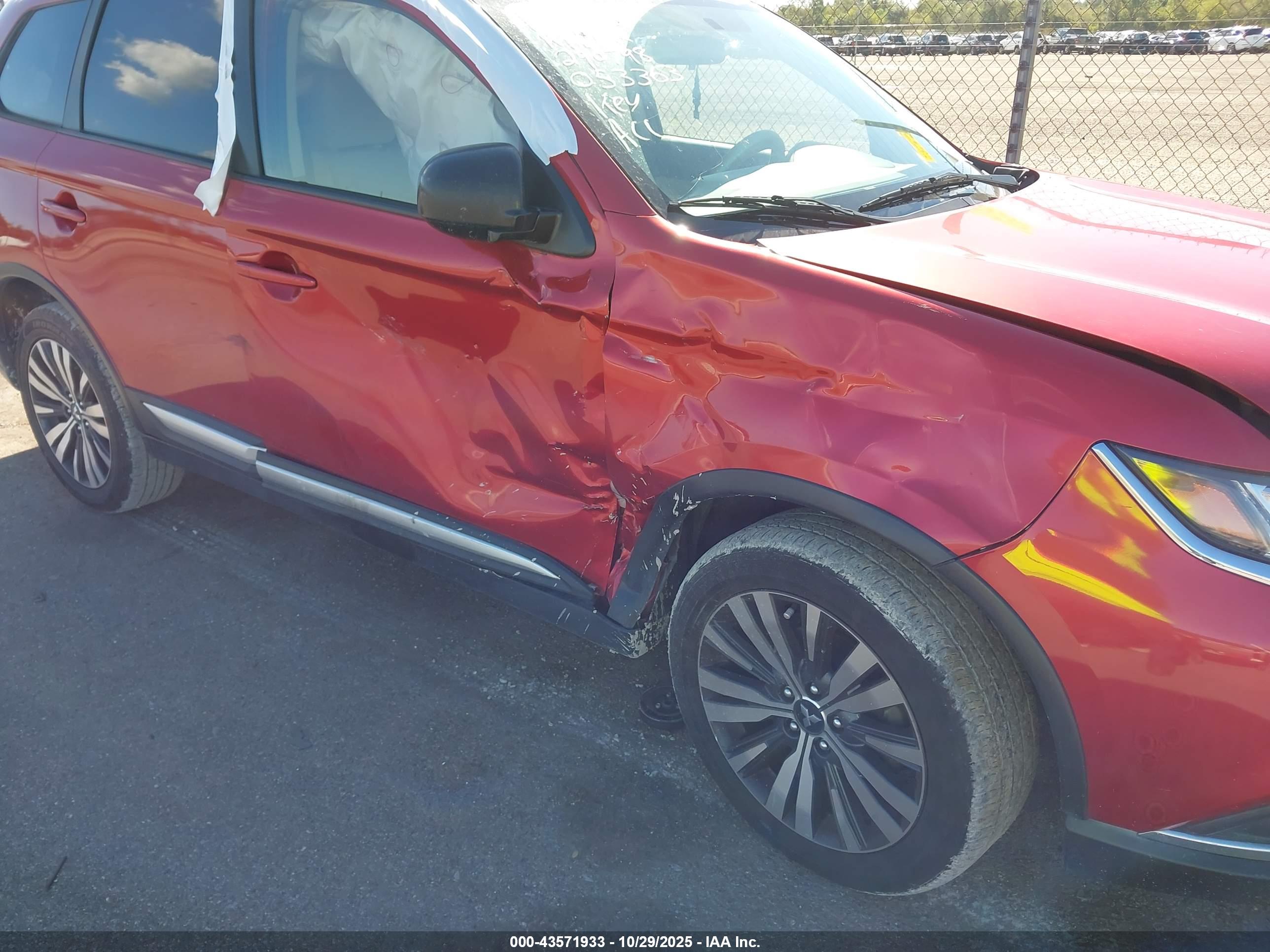 MITSUBISHI OUTLANDER image 6