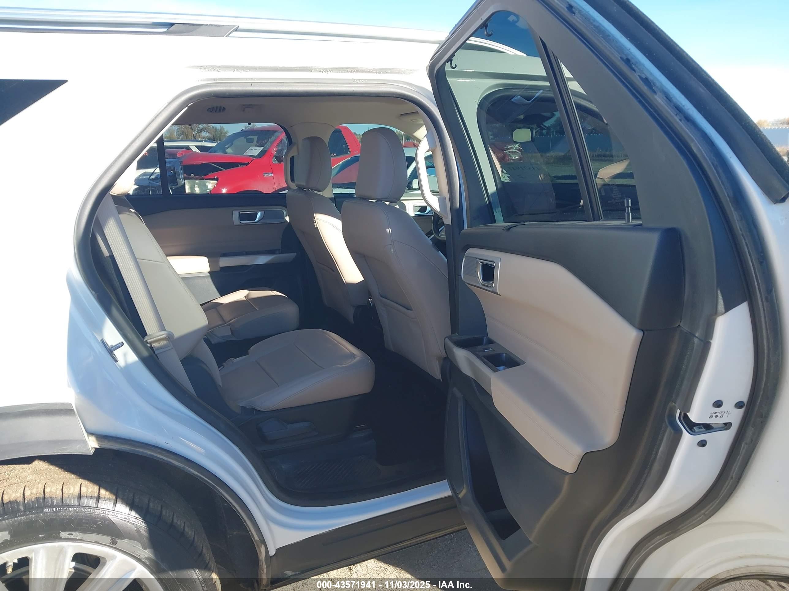 FORD EXPLORER image 8