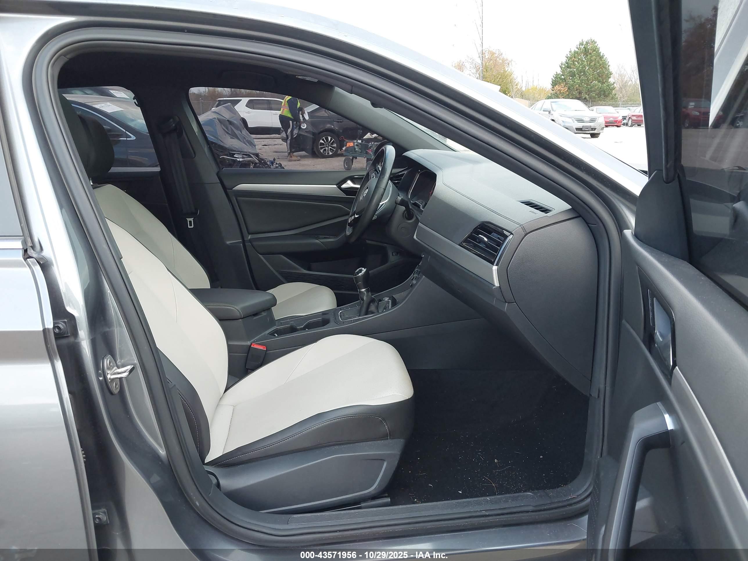 VOLKSWAGEN JETTA image 5
