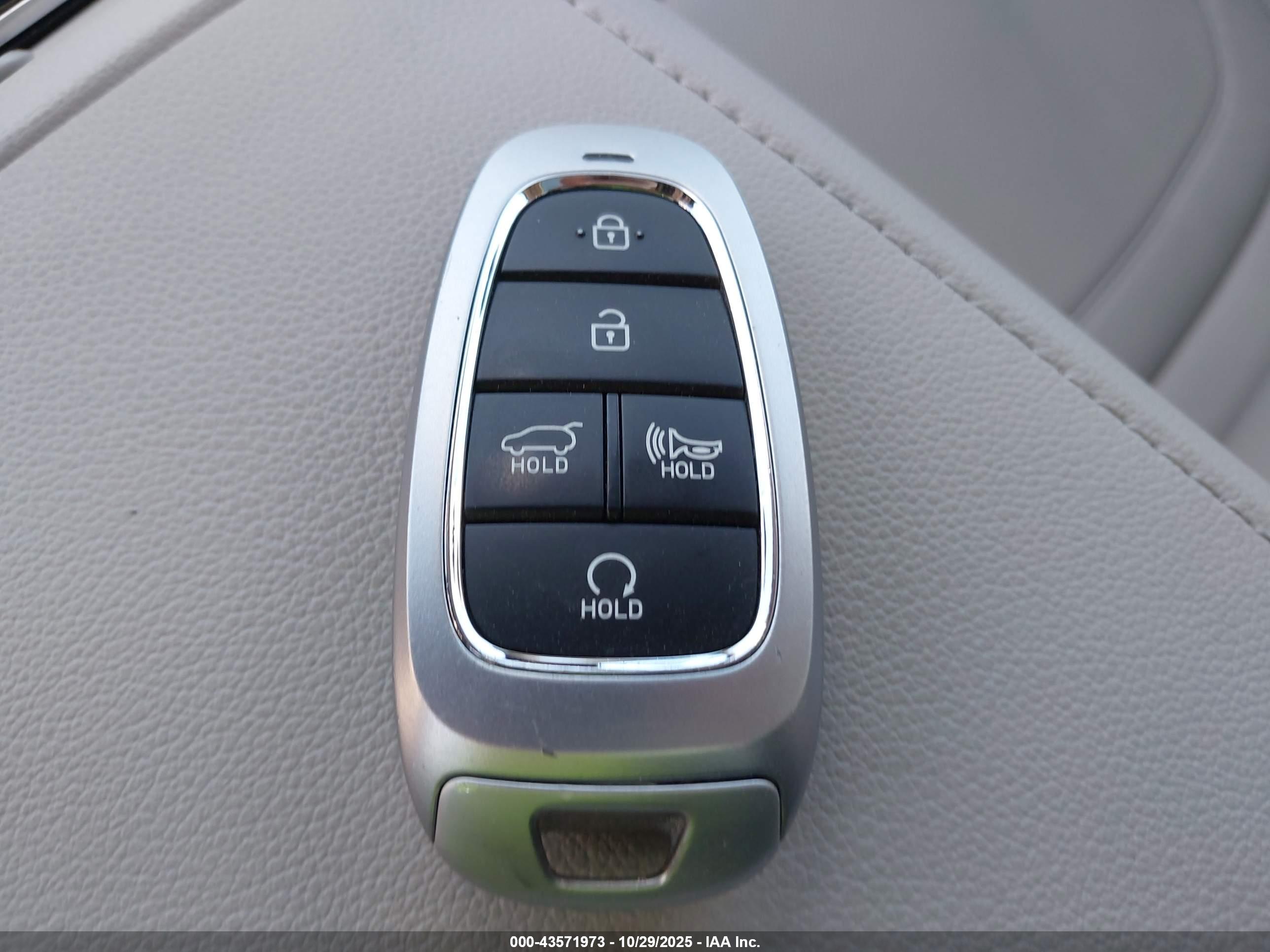 HYUNDAI TUCSON image 11