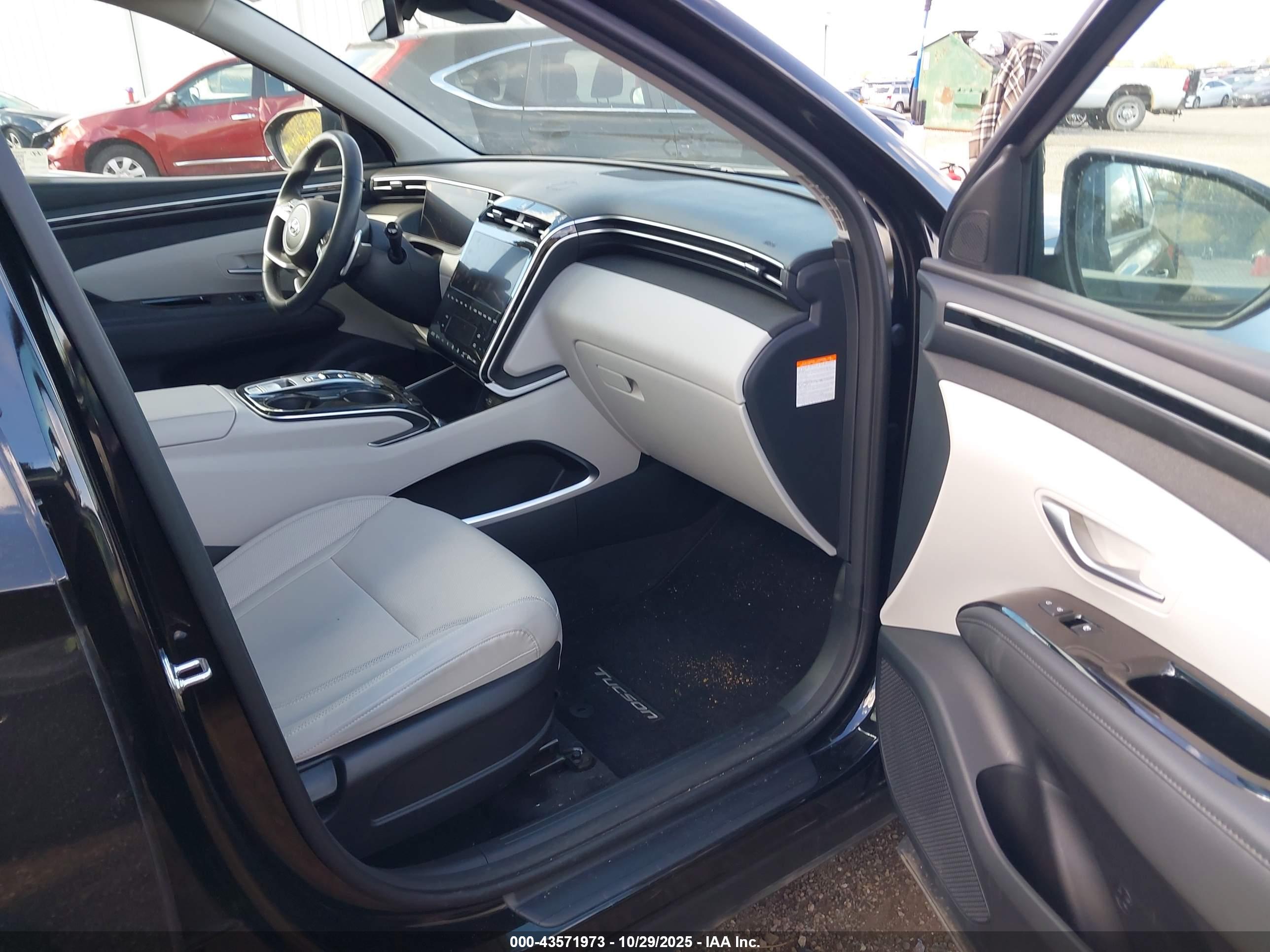 HYUNDAI TUCSON image 5