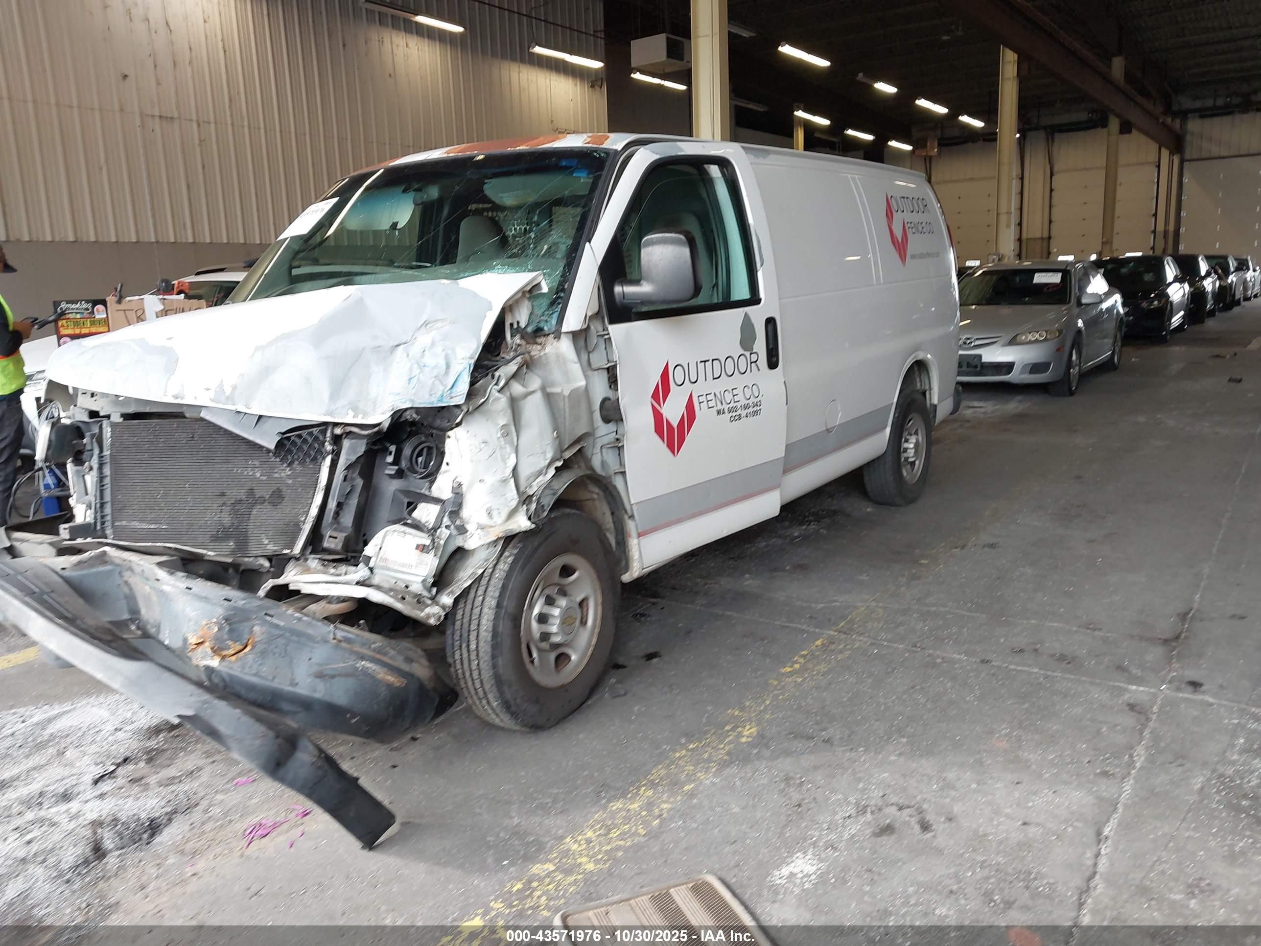 CHEVROLET EXPRESS image 2