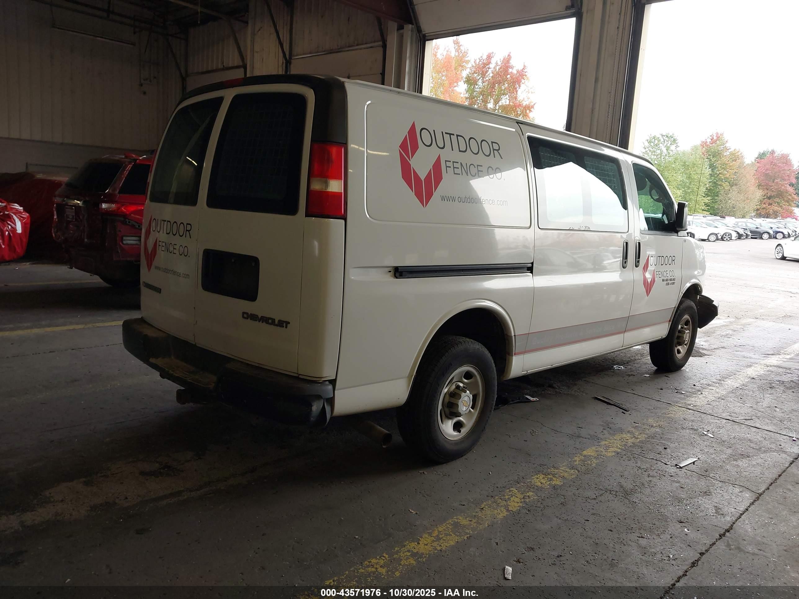 CHEVROLET EXPRESS image 4