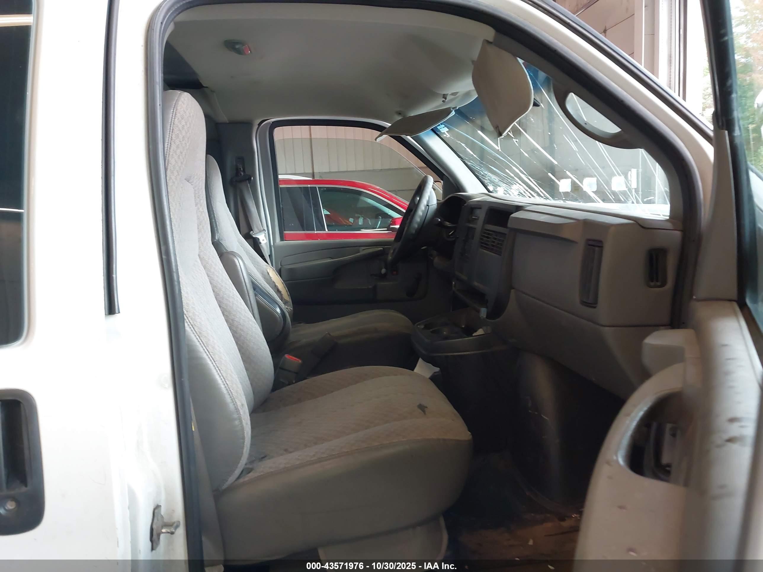 CHEVROLET EXPRESS image 5