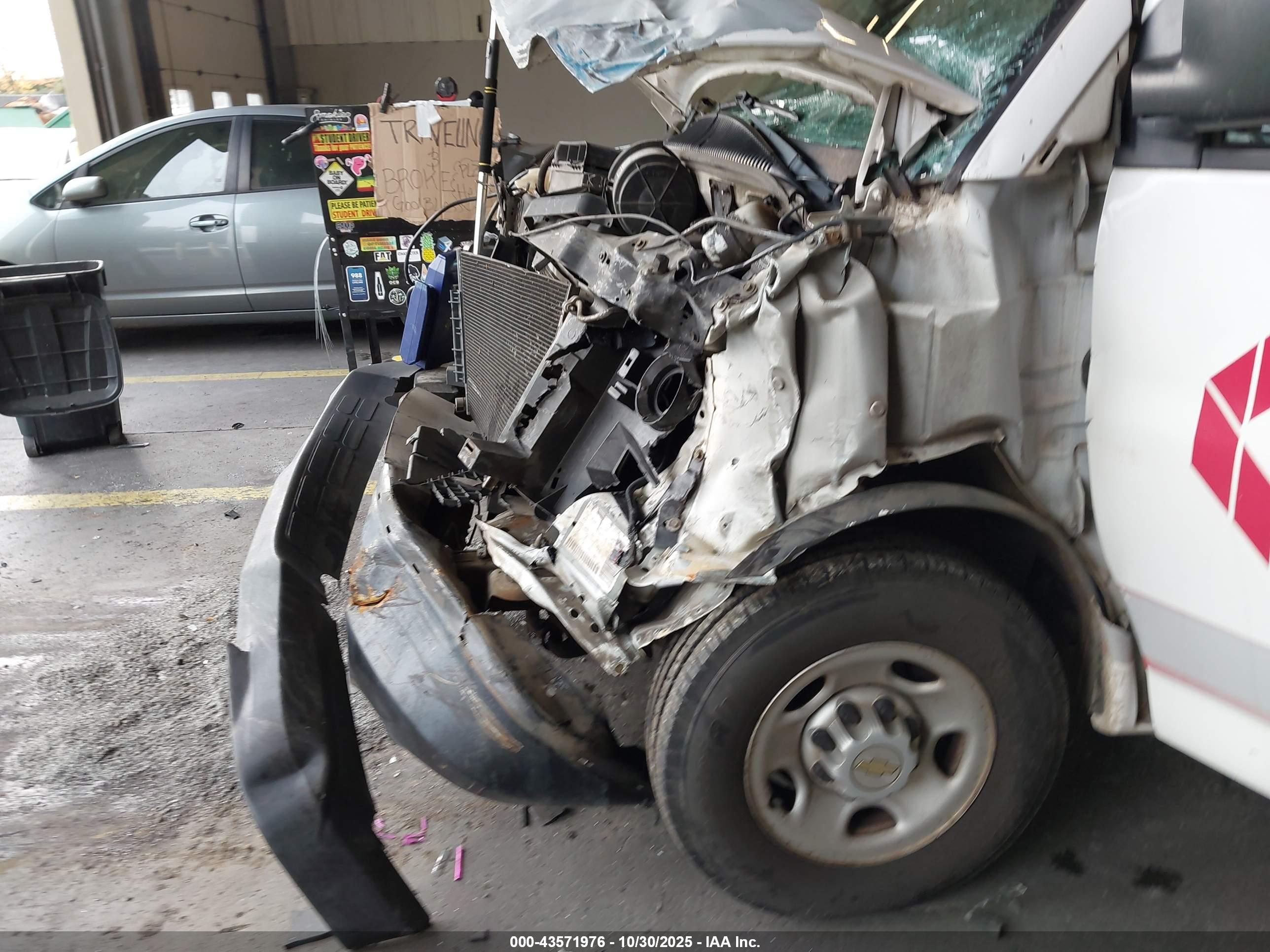 CHEVROLET EXPRESS image 6