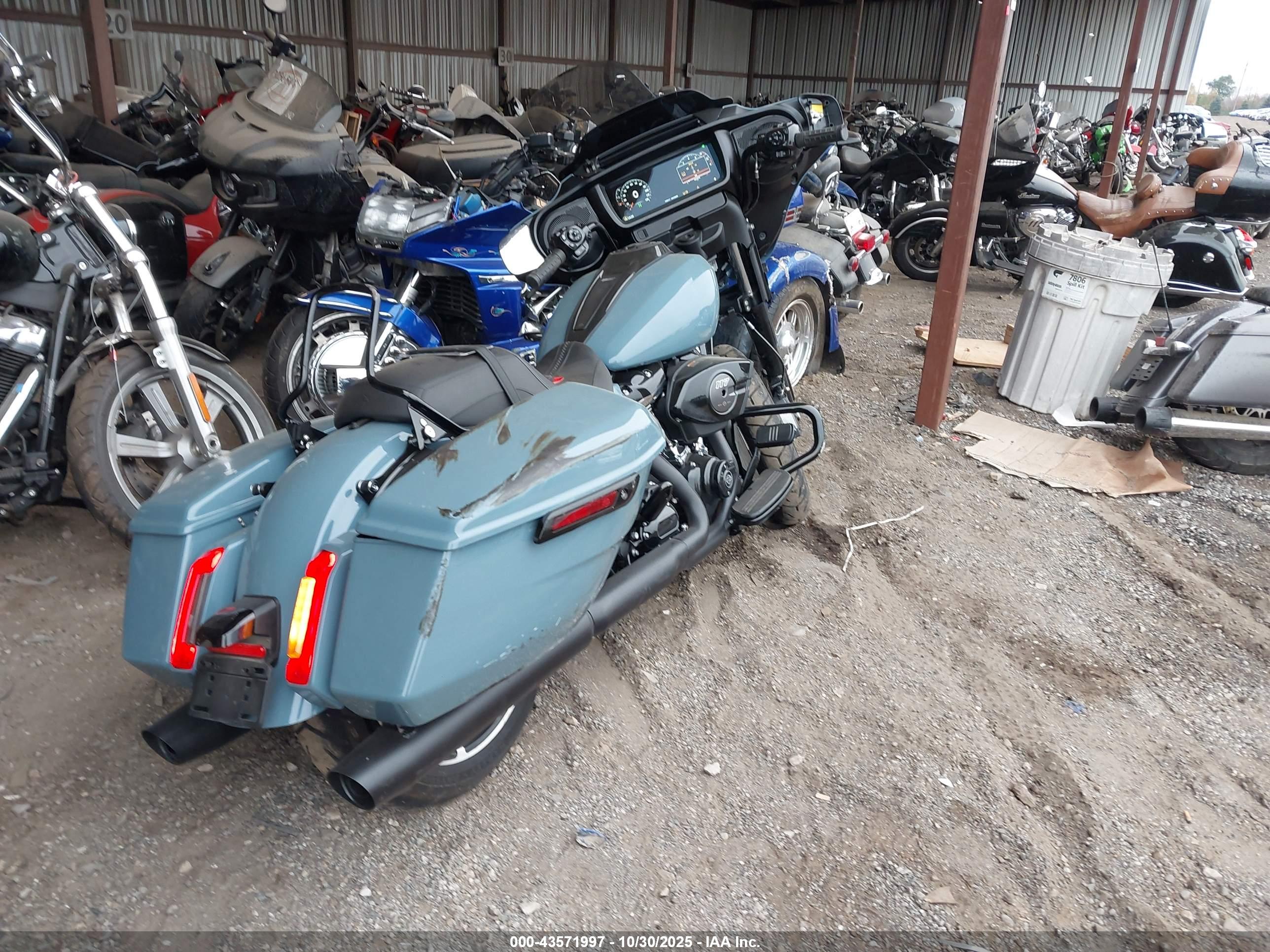HARLEY-DAVIDSON FLHX image 4