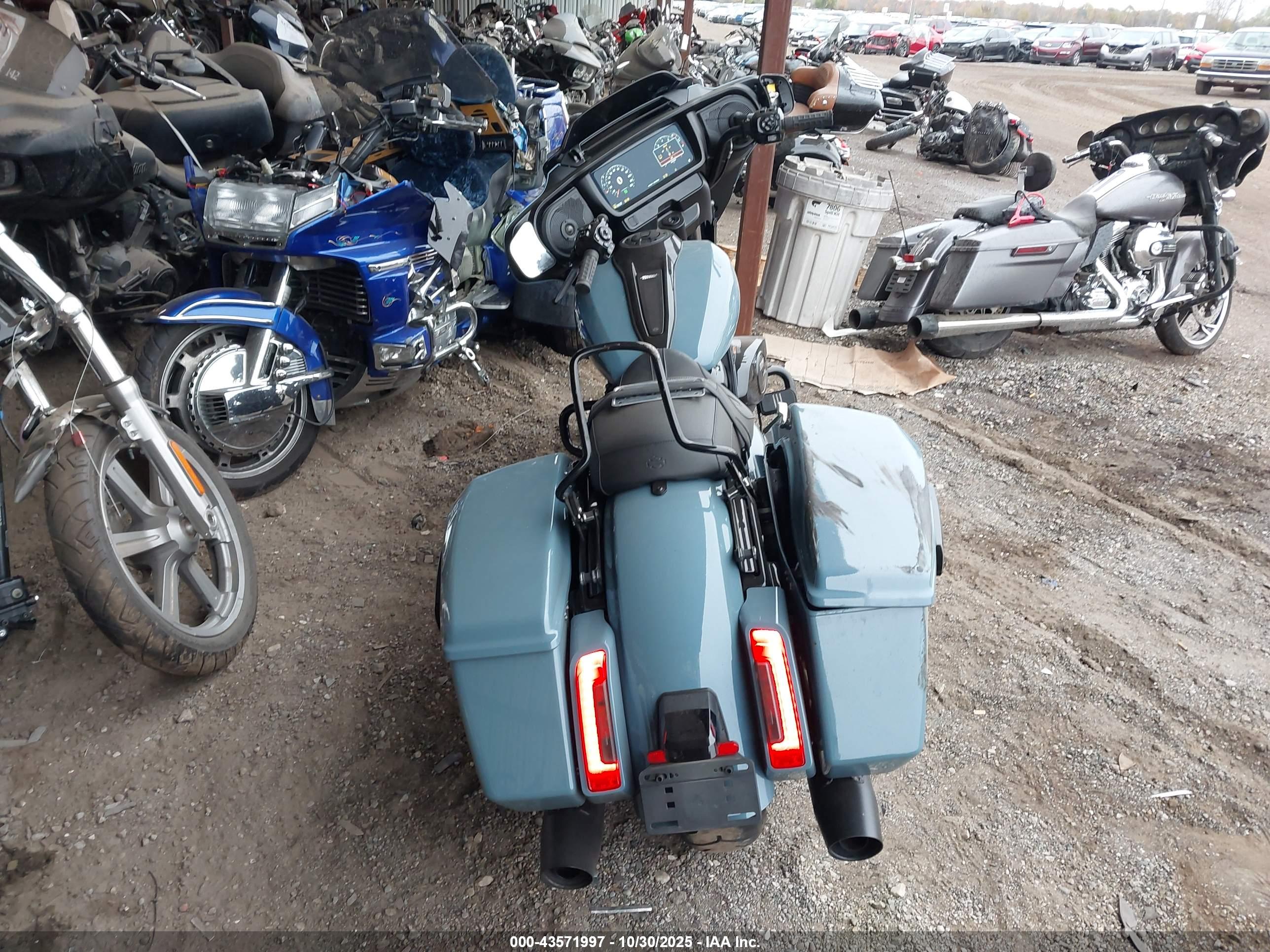 HARLEY-DAVIDSON FLHX image 6