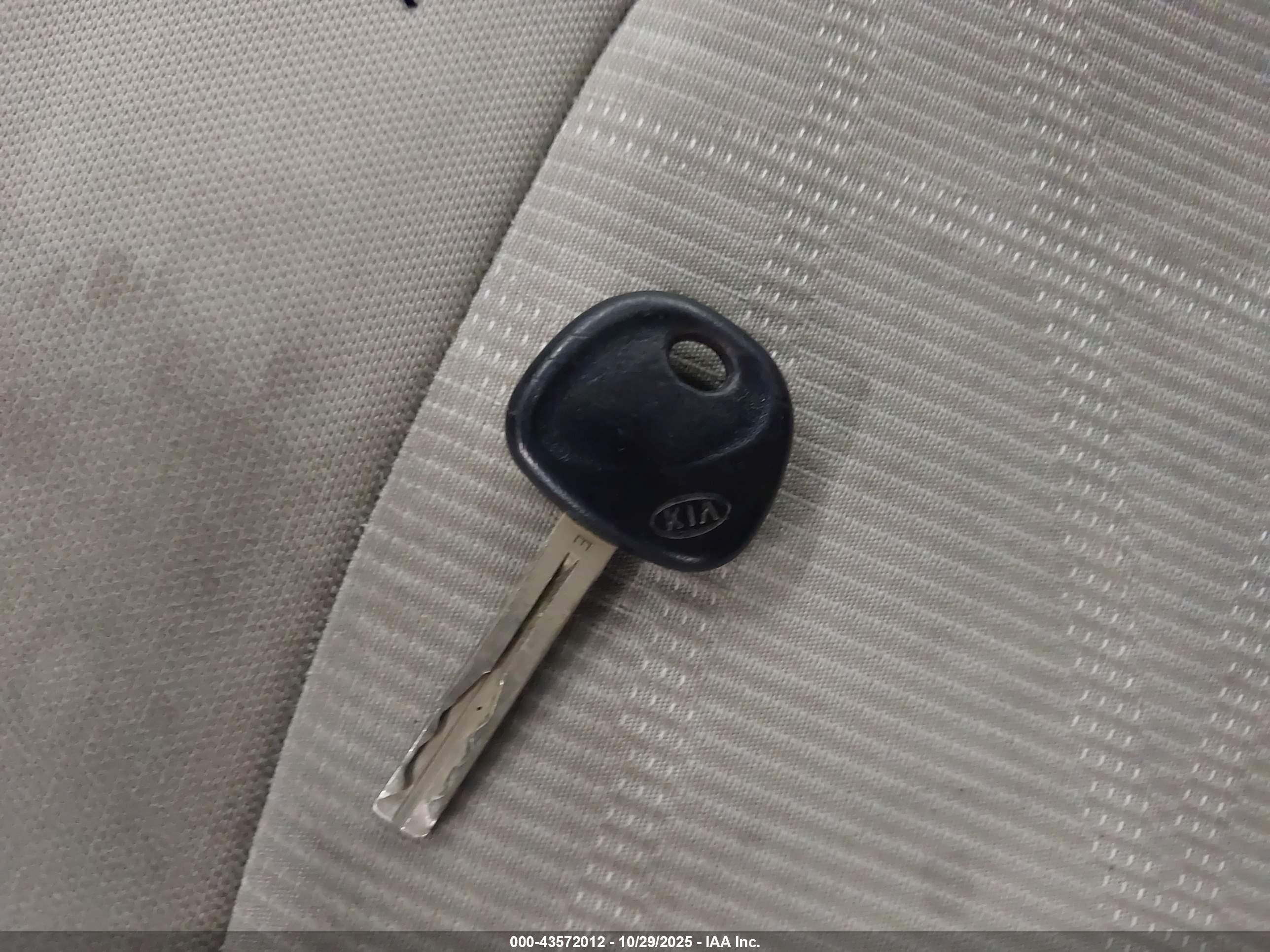 KIA RIO image 11