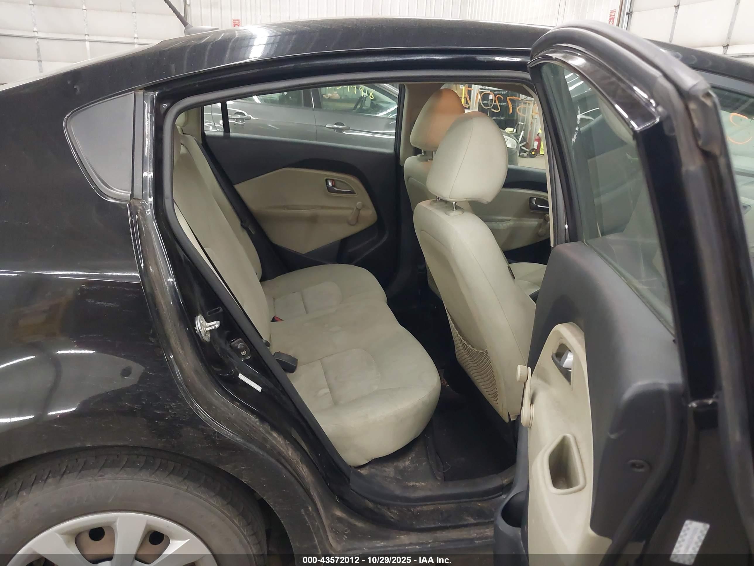 KIA RIO image 8