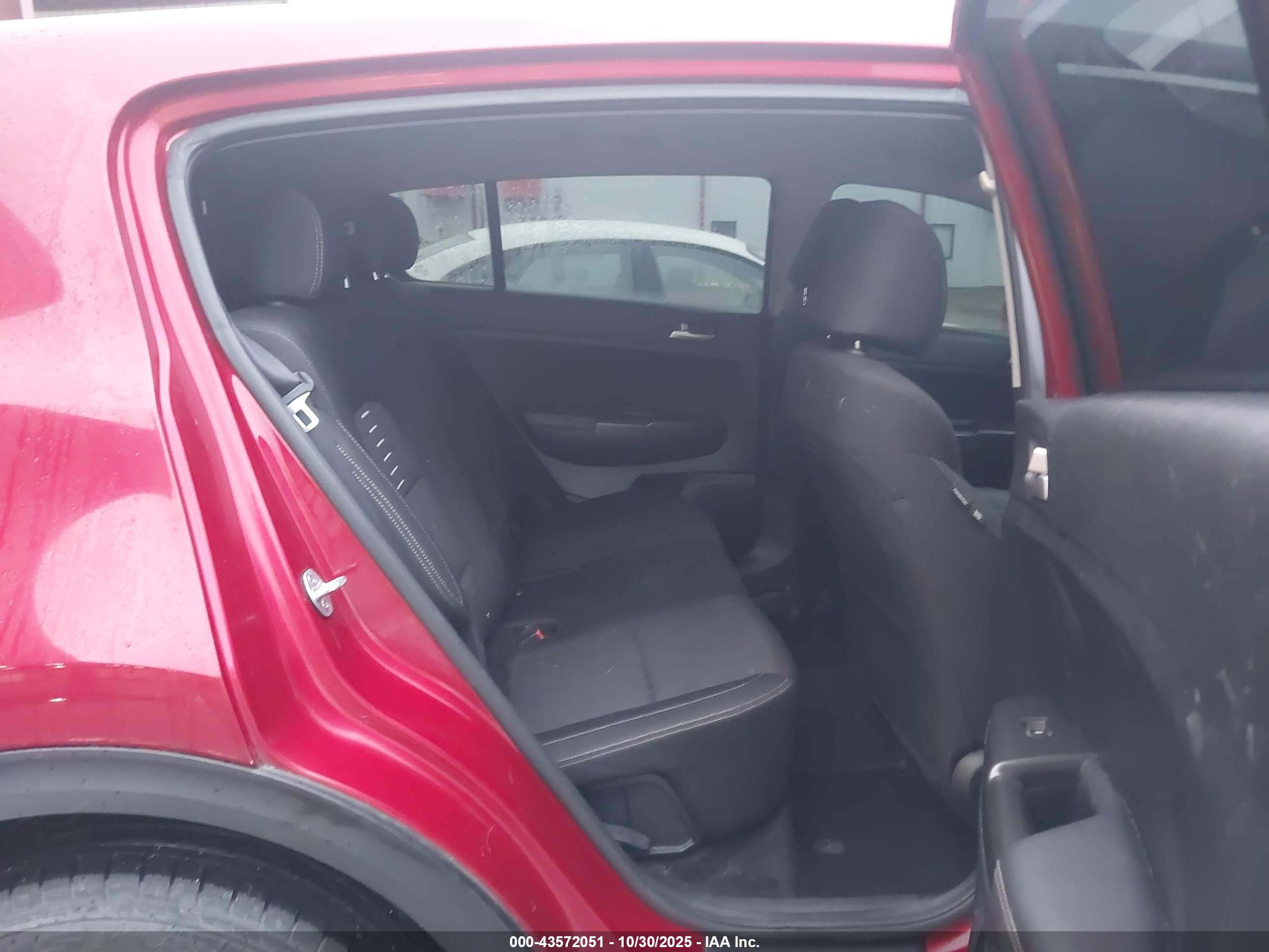 KIA SPORTAGE image 8