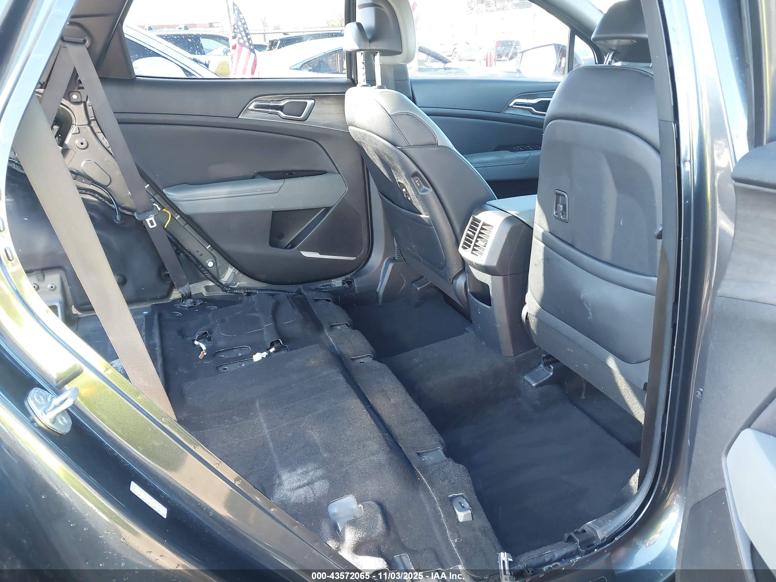 KIA SPORTAGE image 8