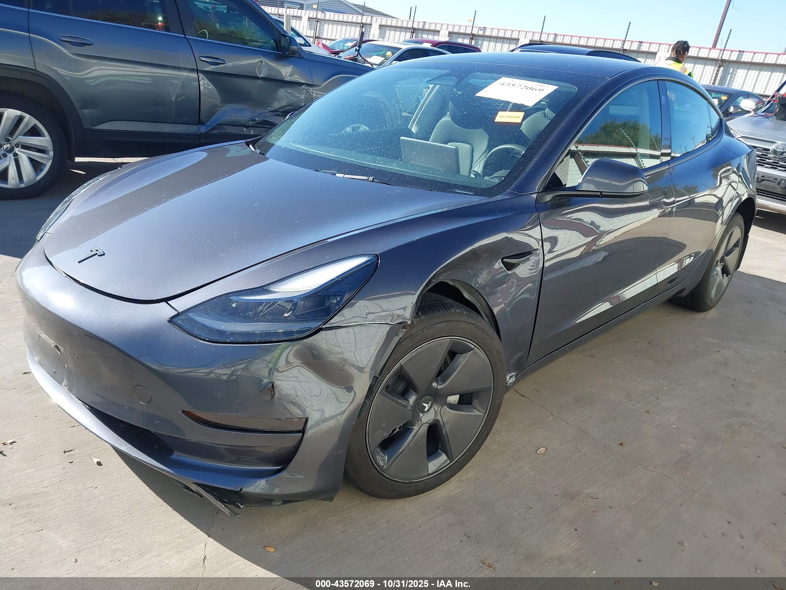 TESLA MODEL image 2