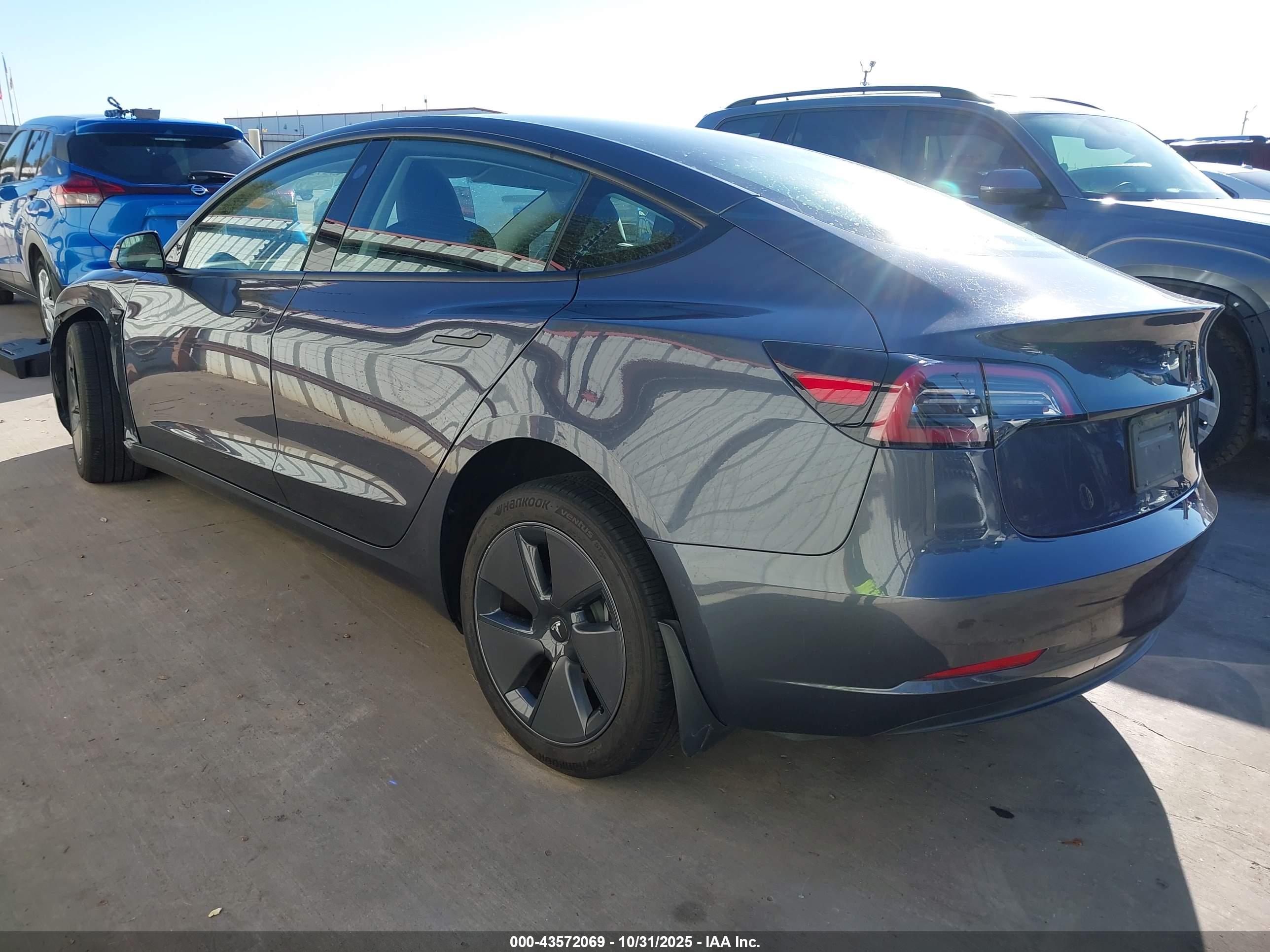 TESLA MODEL image 3