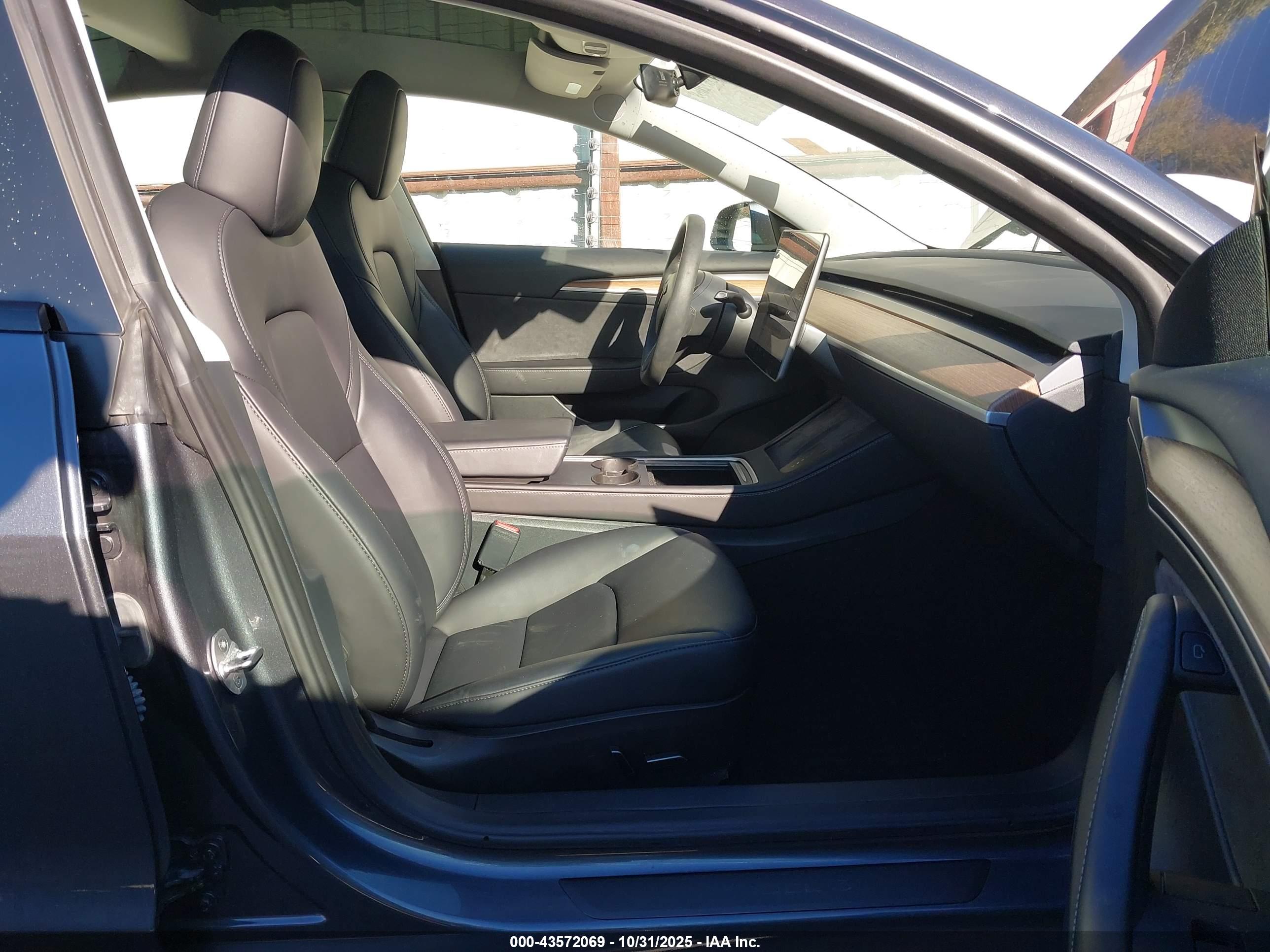 TESLA MODEL image 5