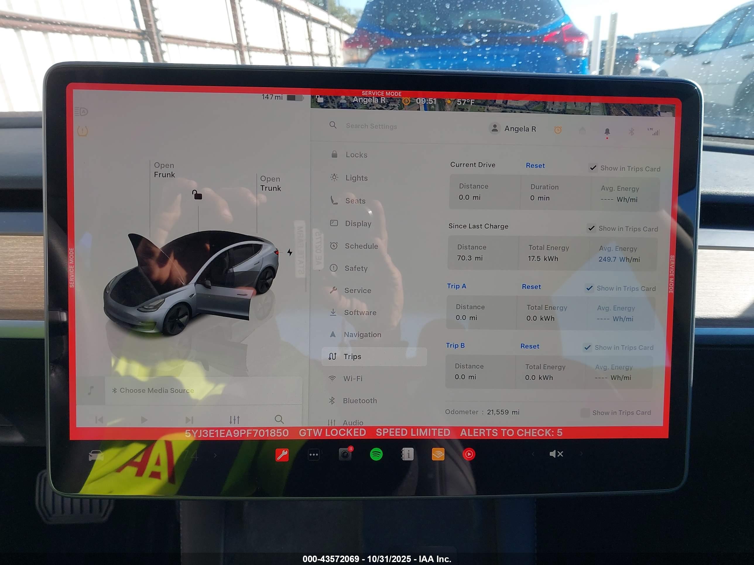 TESLA MODEL image 7