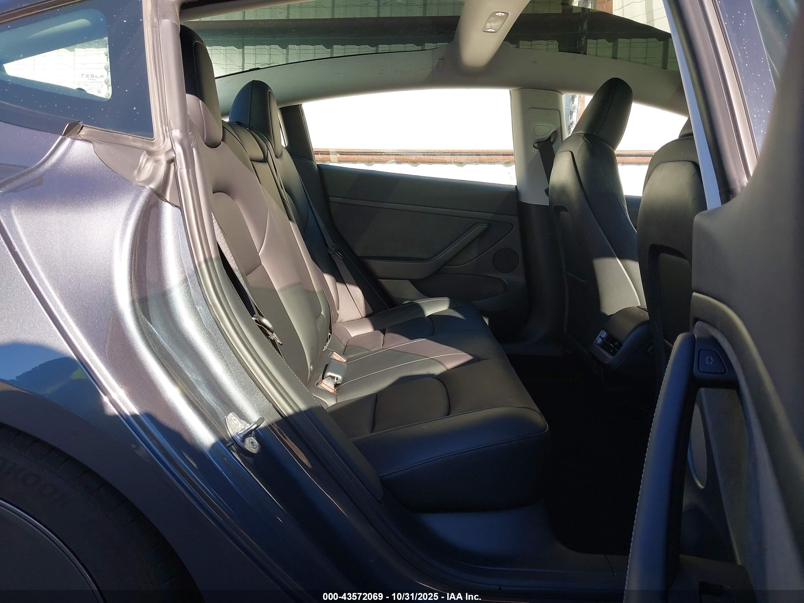 TESLA MODEL image 8