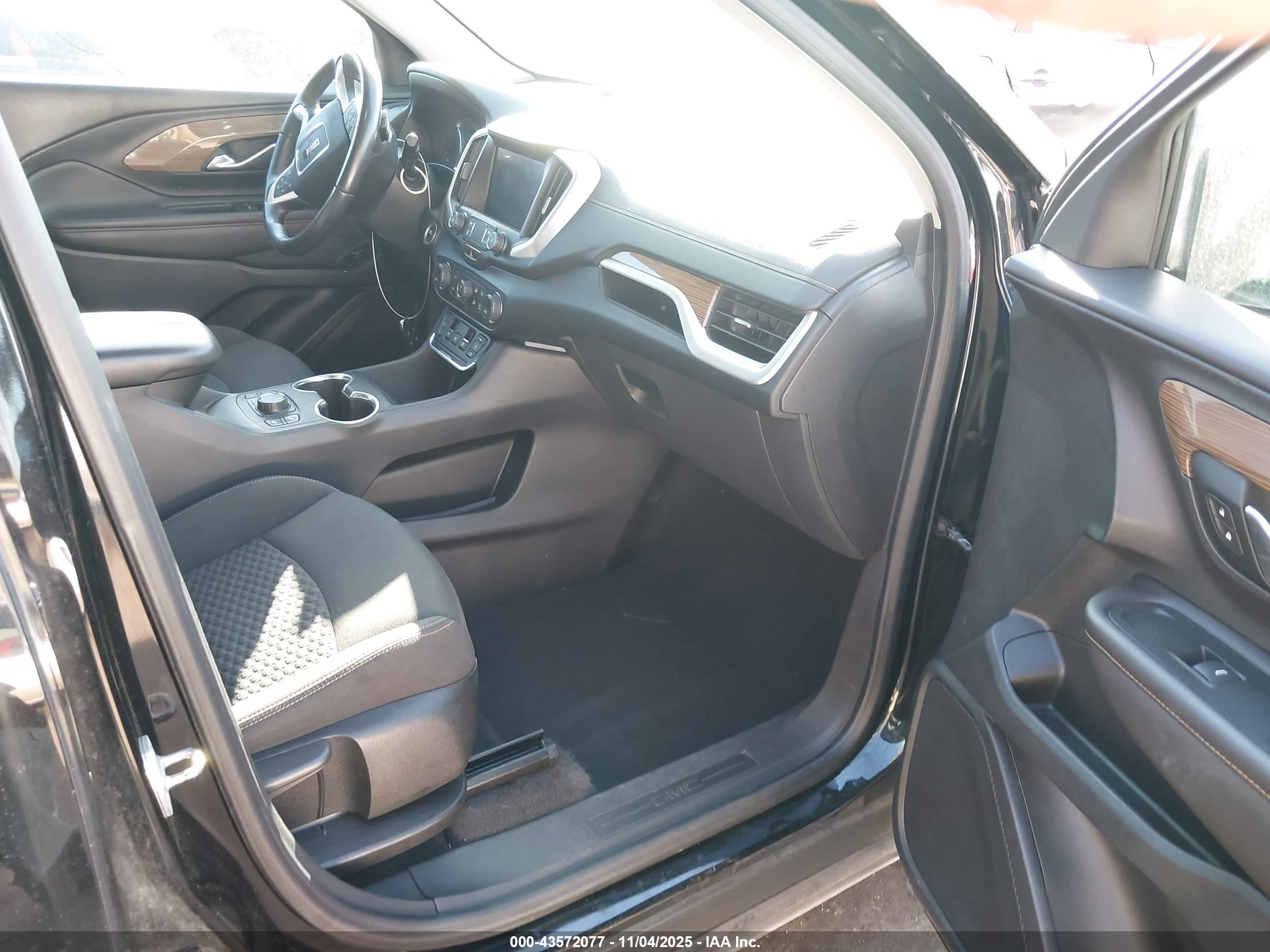 GMC TERRAIN image 5