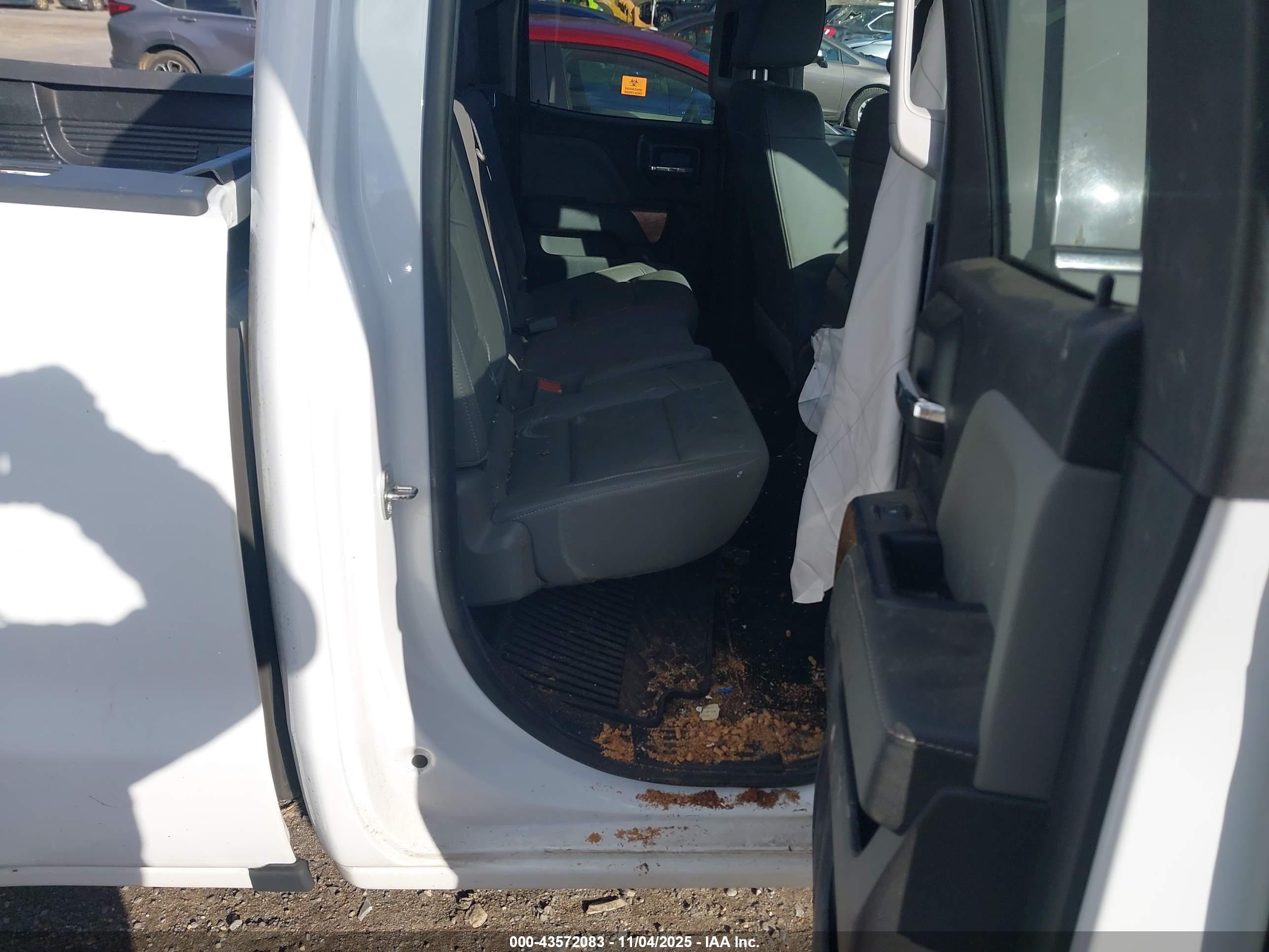 CHEVROLET SILVERADO image 8