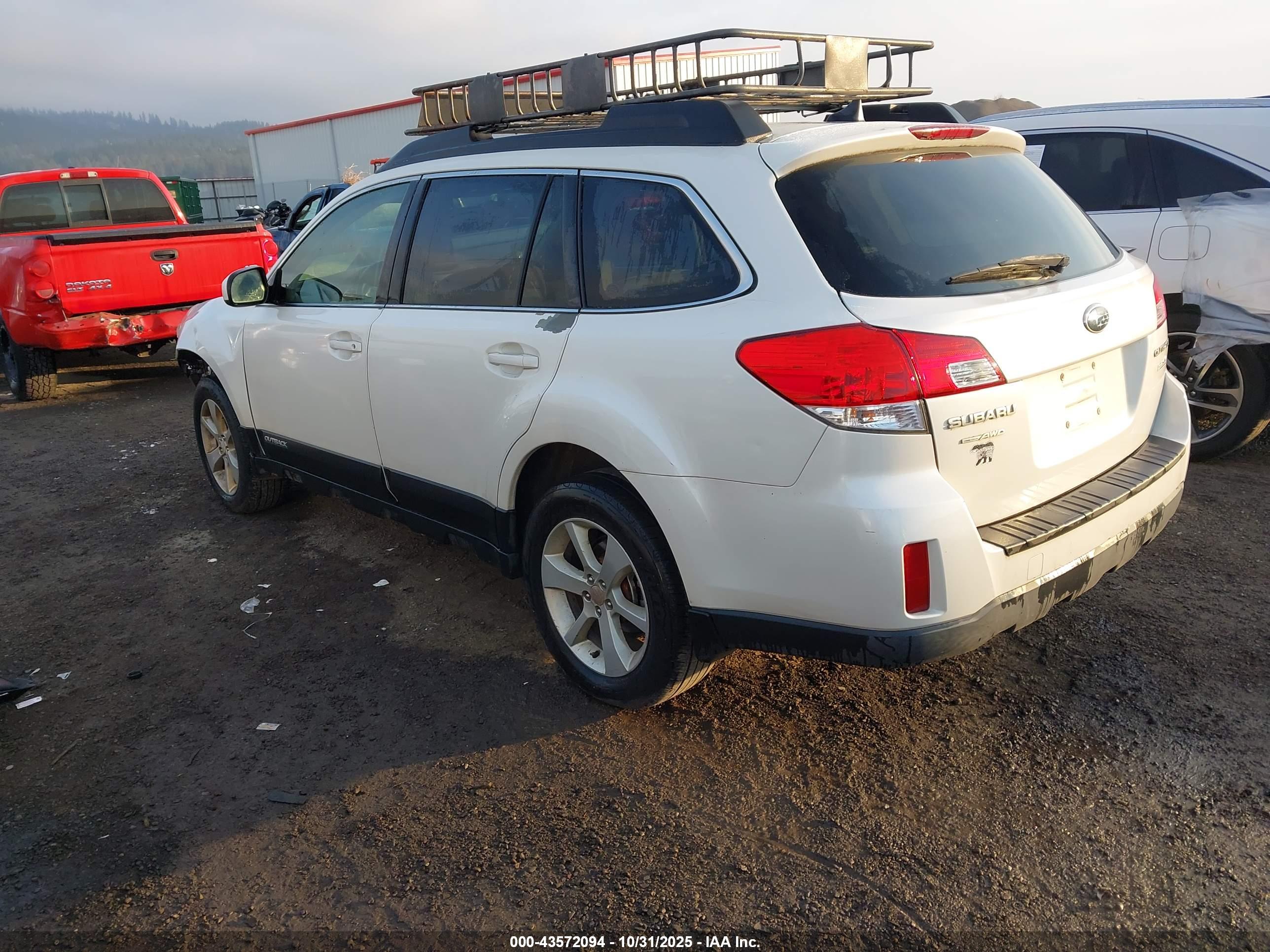 SUBARU OUTBACK image 3
