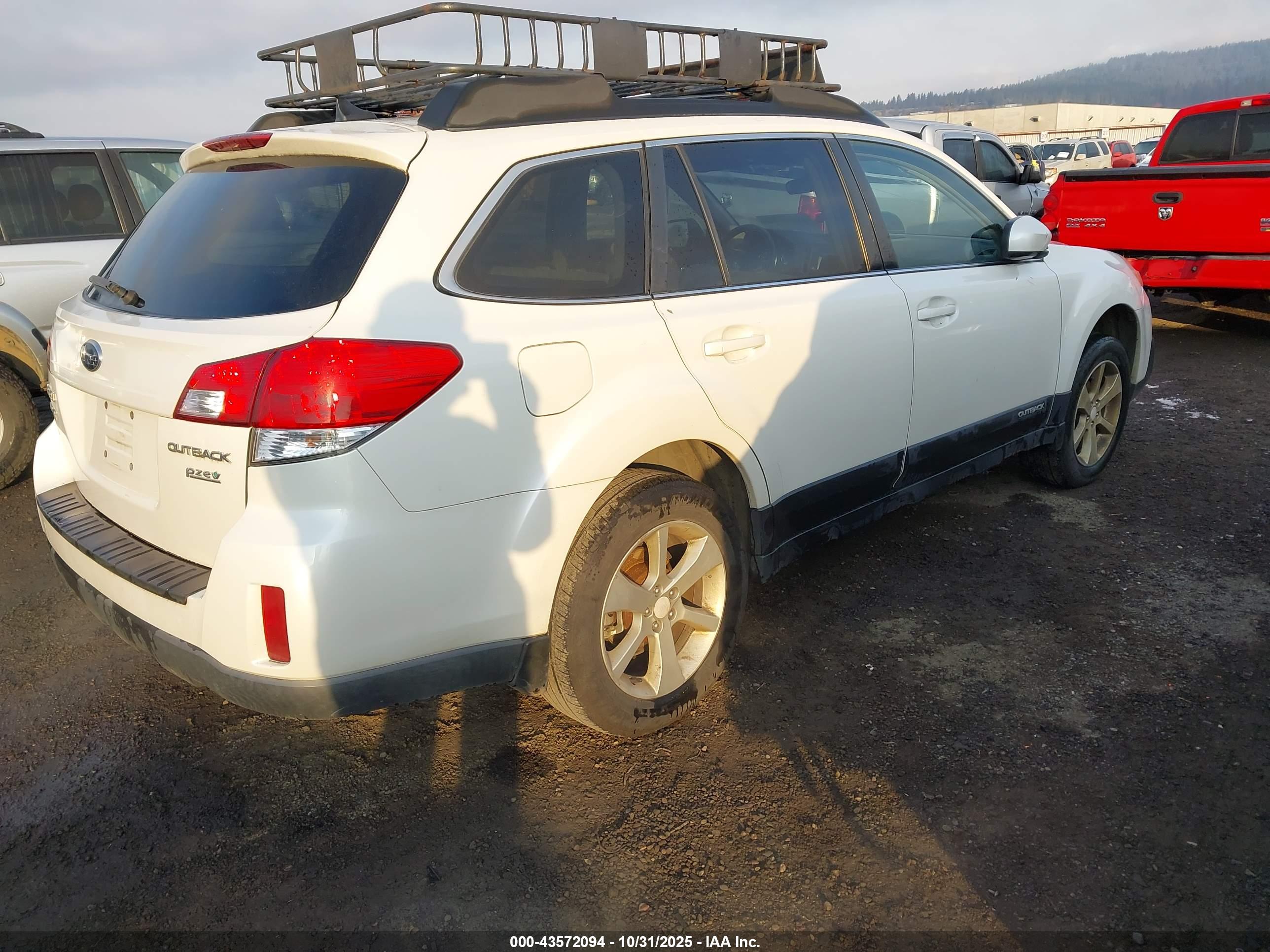 SUBARU OUTBACK image 4