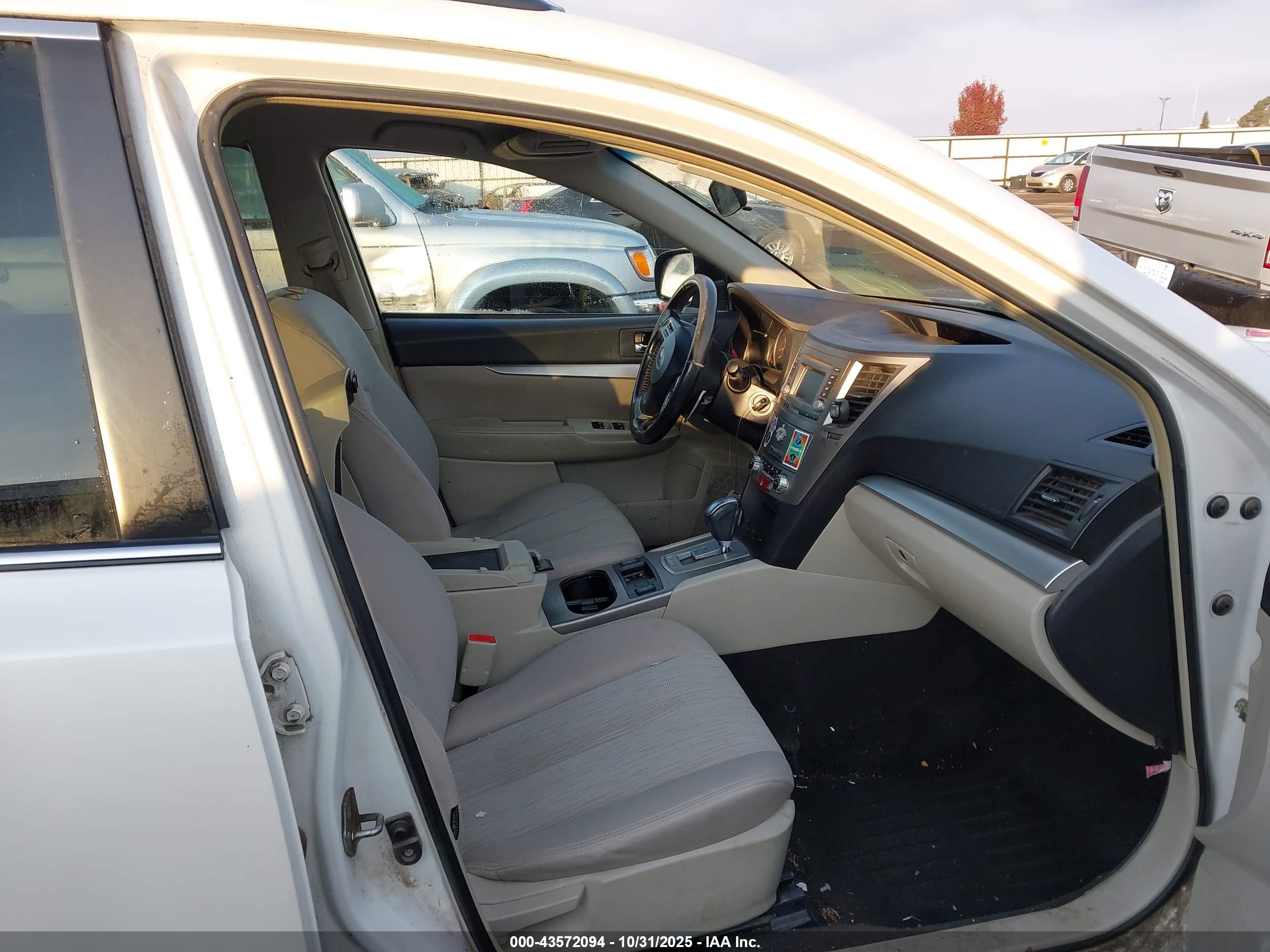 SUBARU OUTBACK image 5