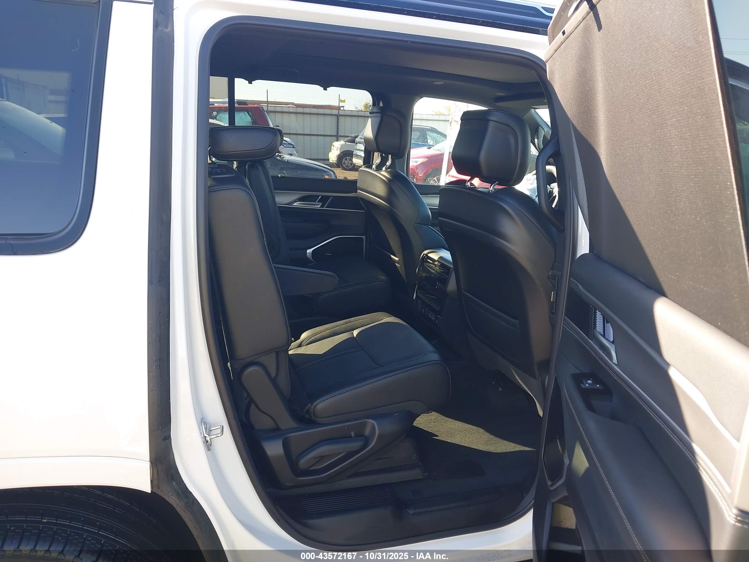 JEEP WAGONEER image 8