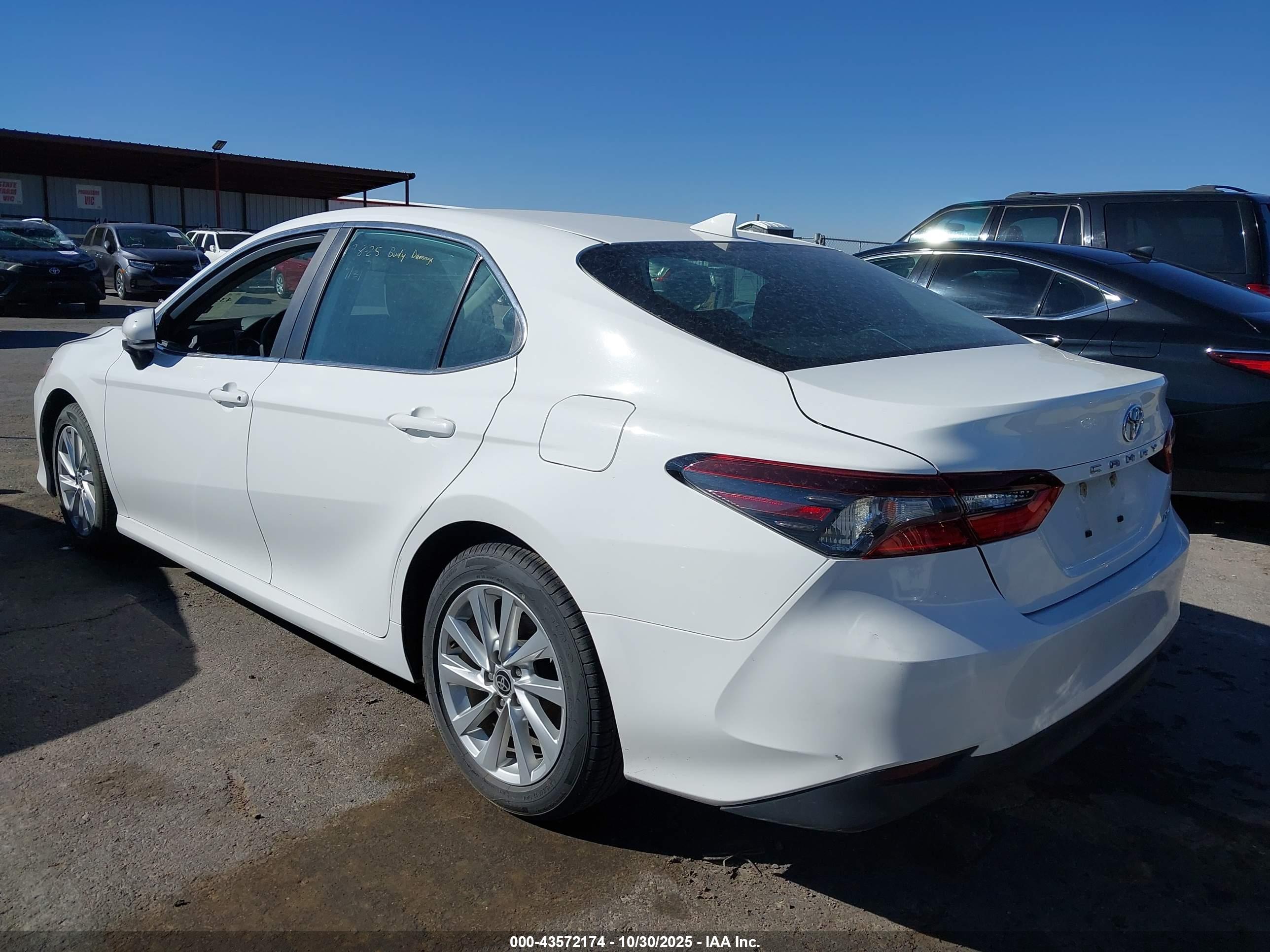 TOYOTA CAMRY image 3