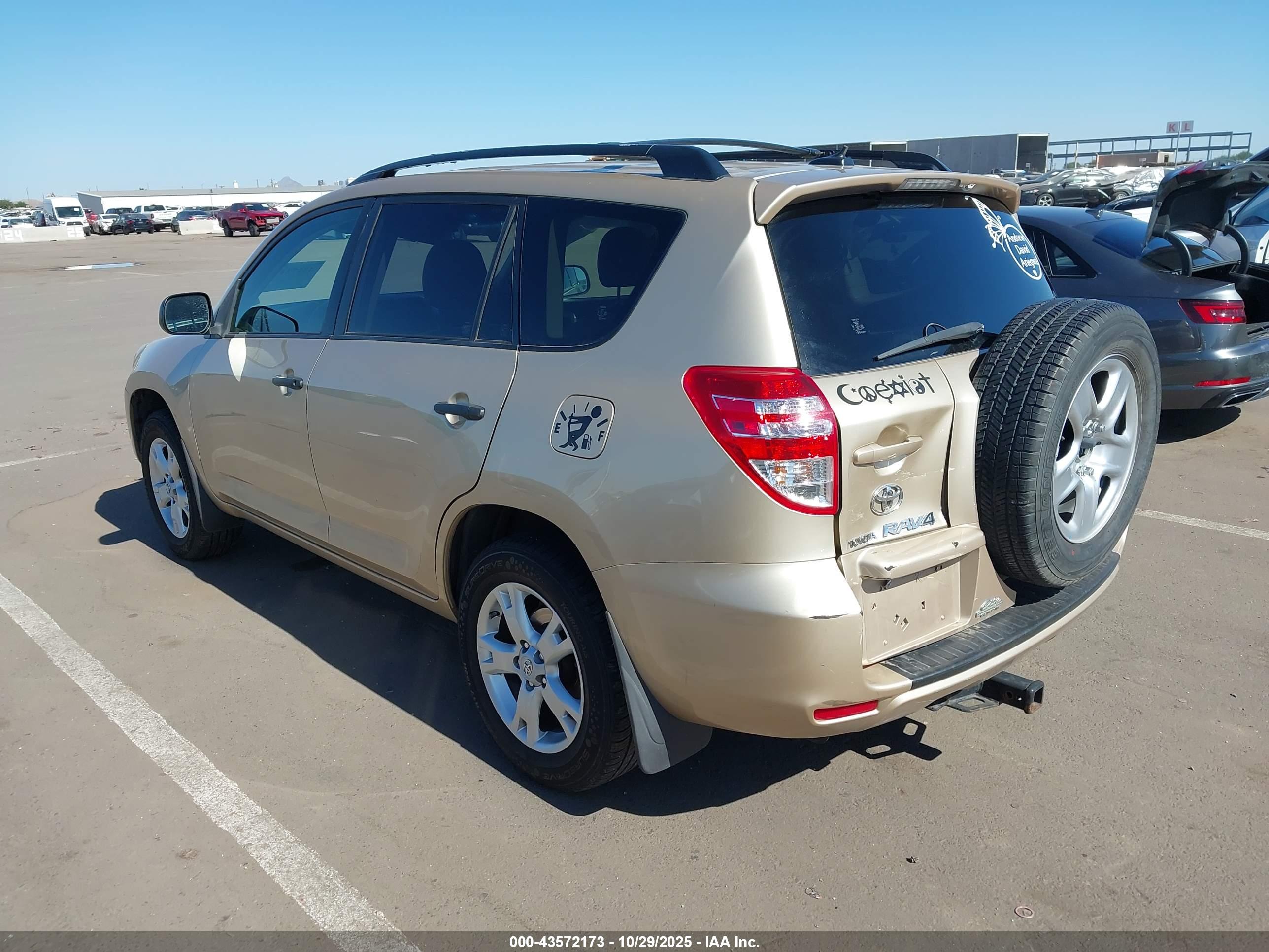 TOYOTA RAV4 image 3