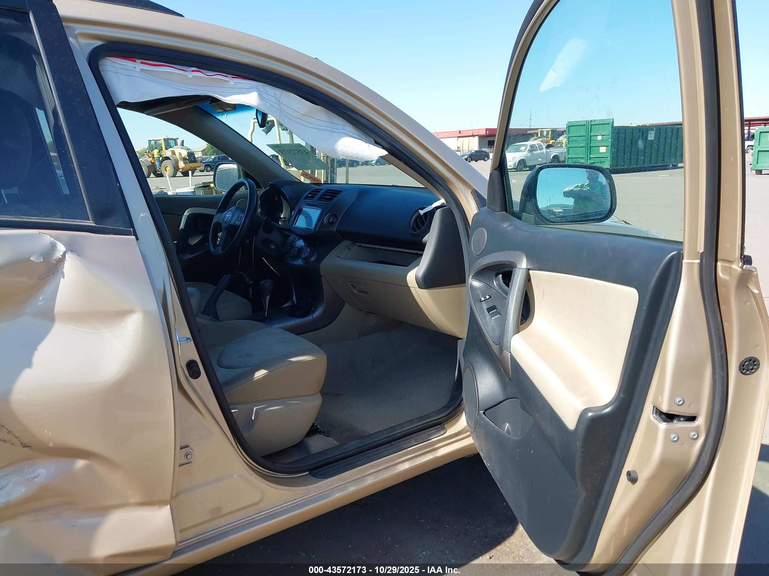 TOYOTA RAV4 image 5