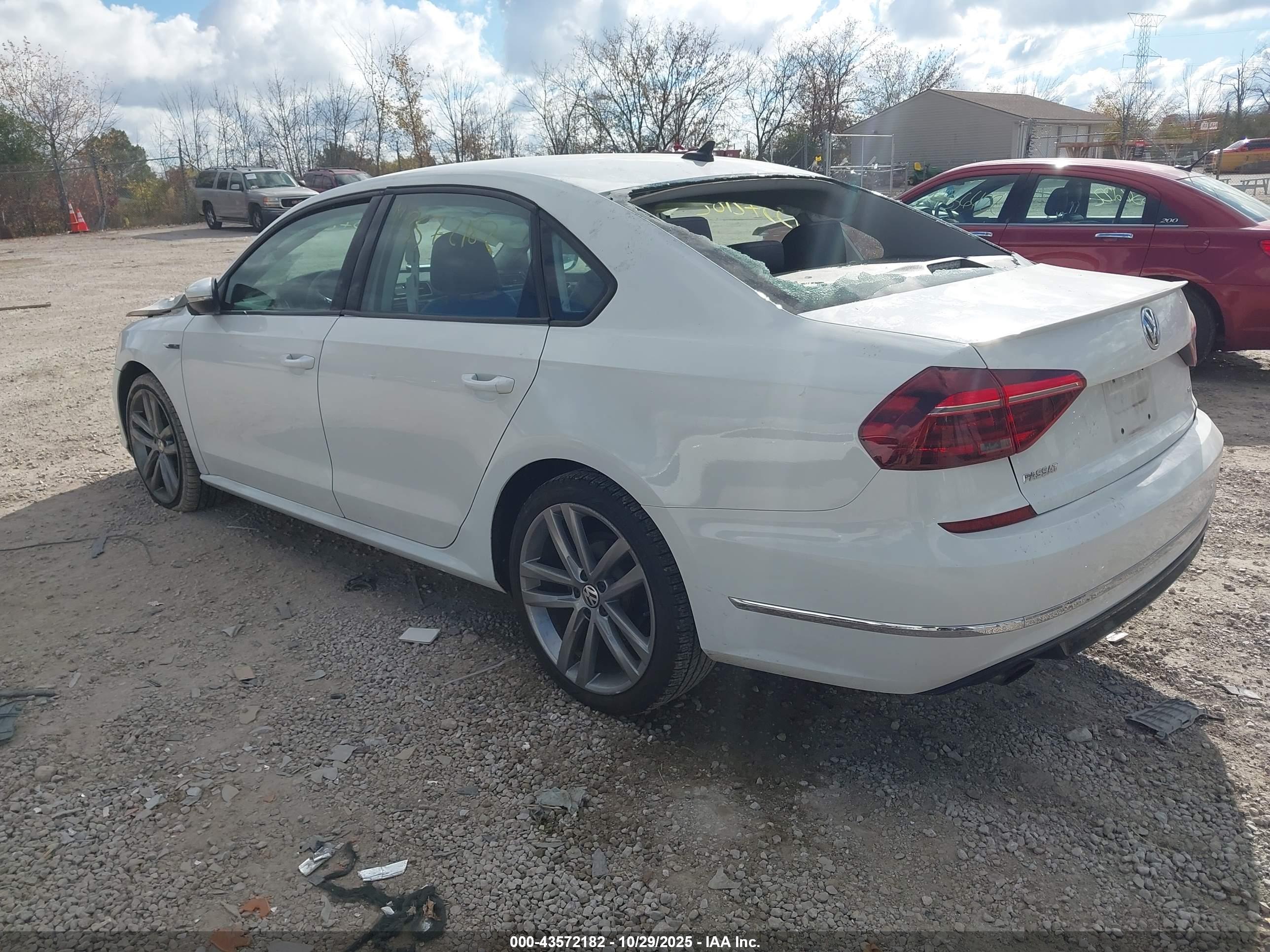 VOLKSWAGEN PASSAT image 3