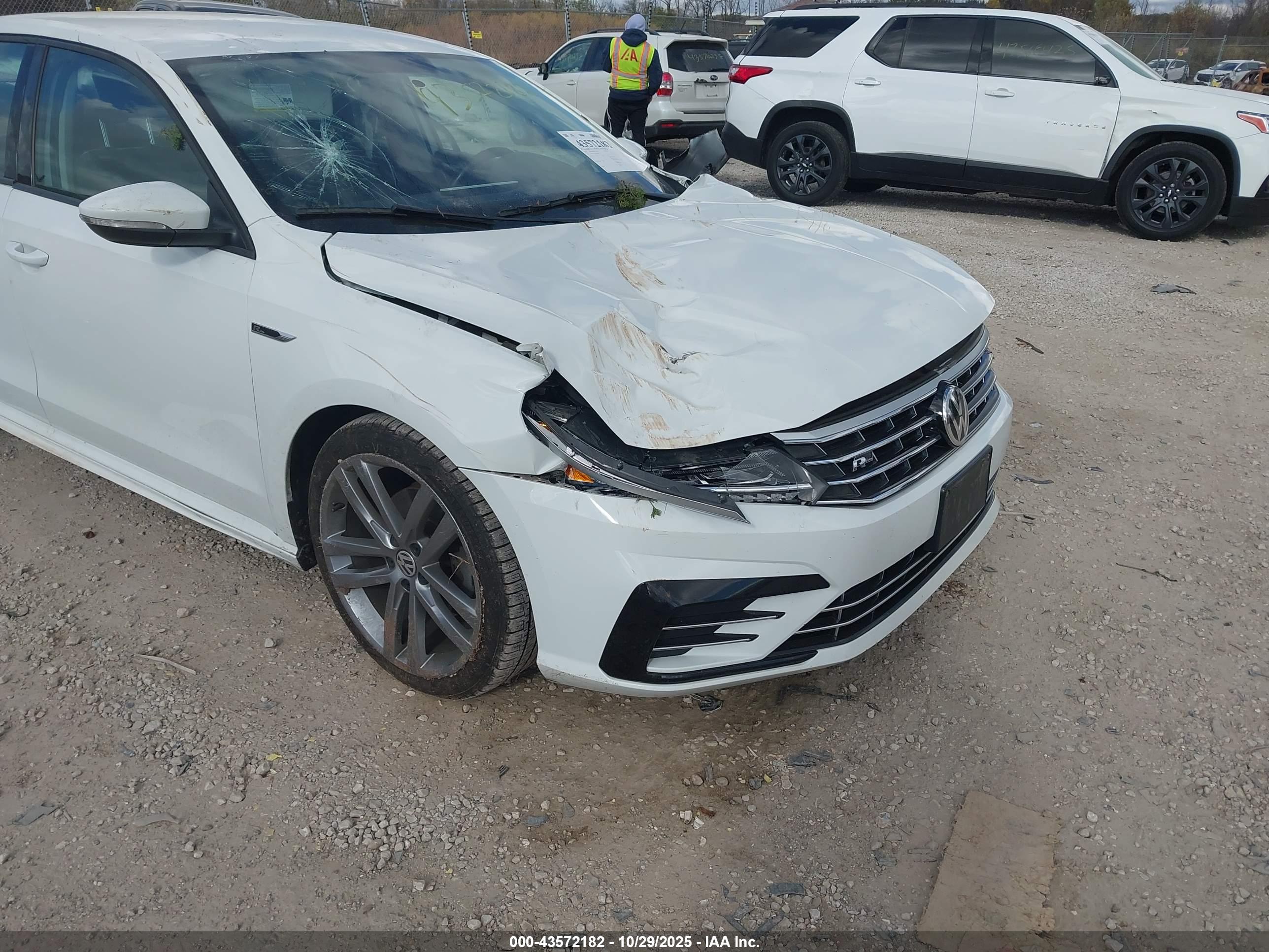 VOLKSWAGEN PASSAT image 6