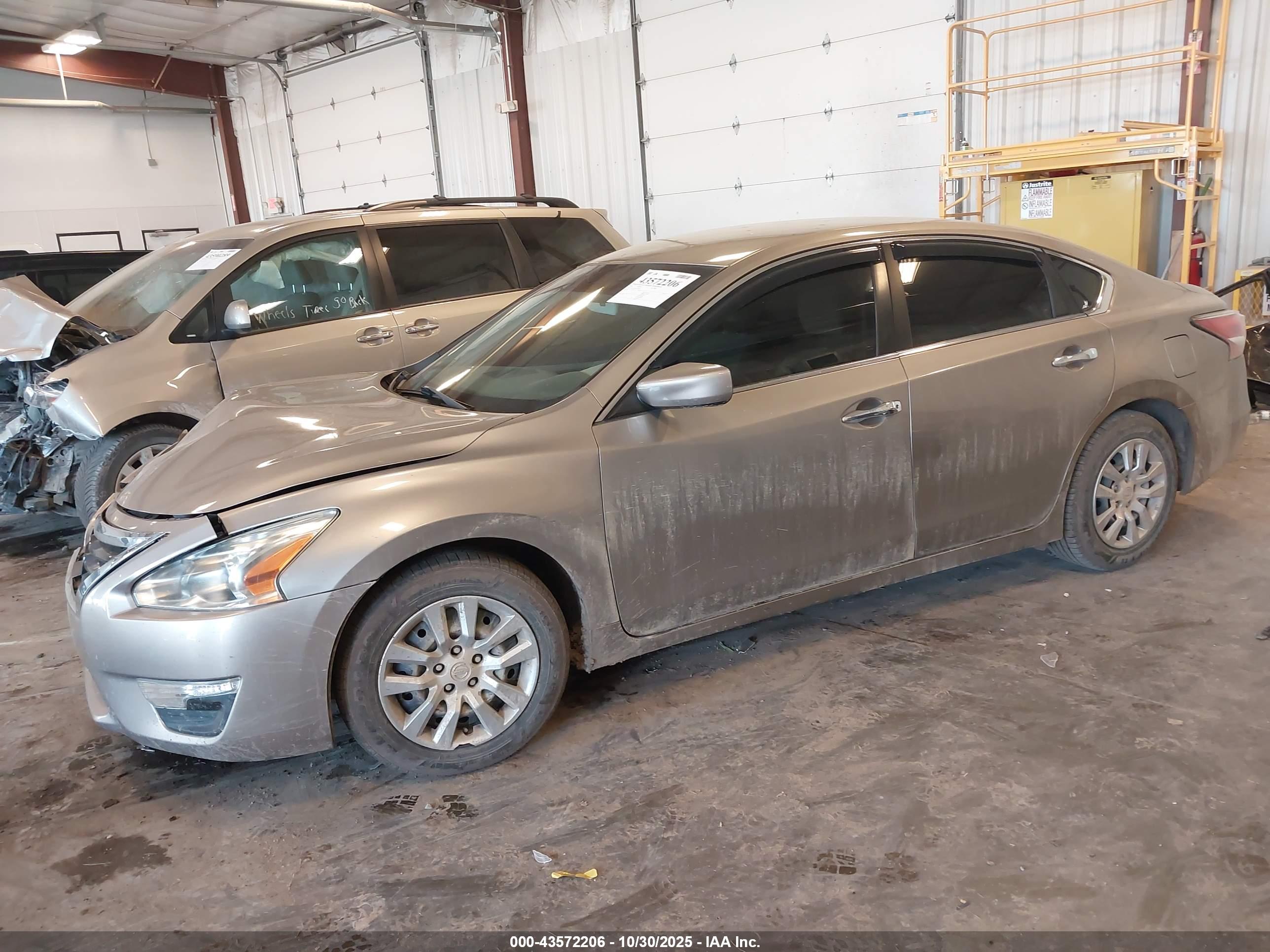 NISSAN ALTIMA image 2