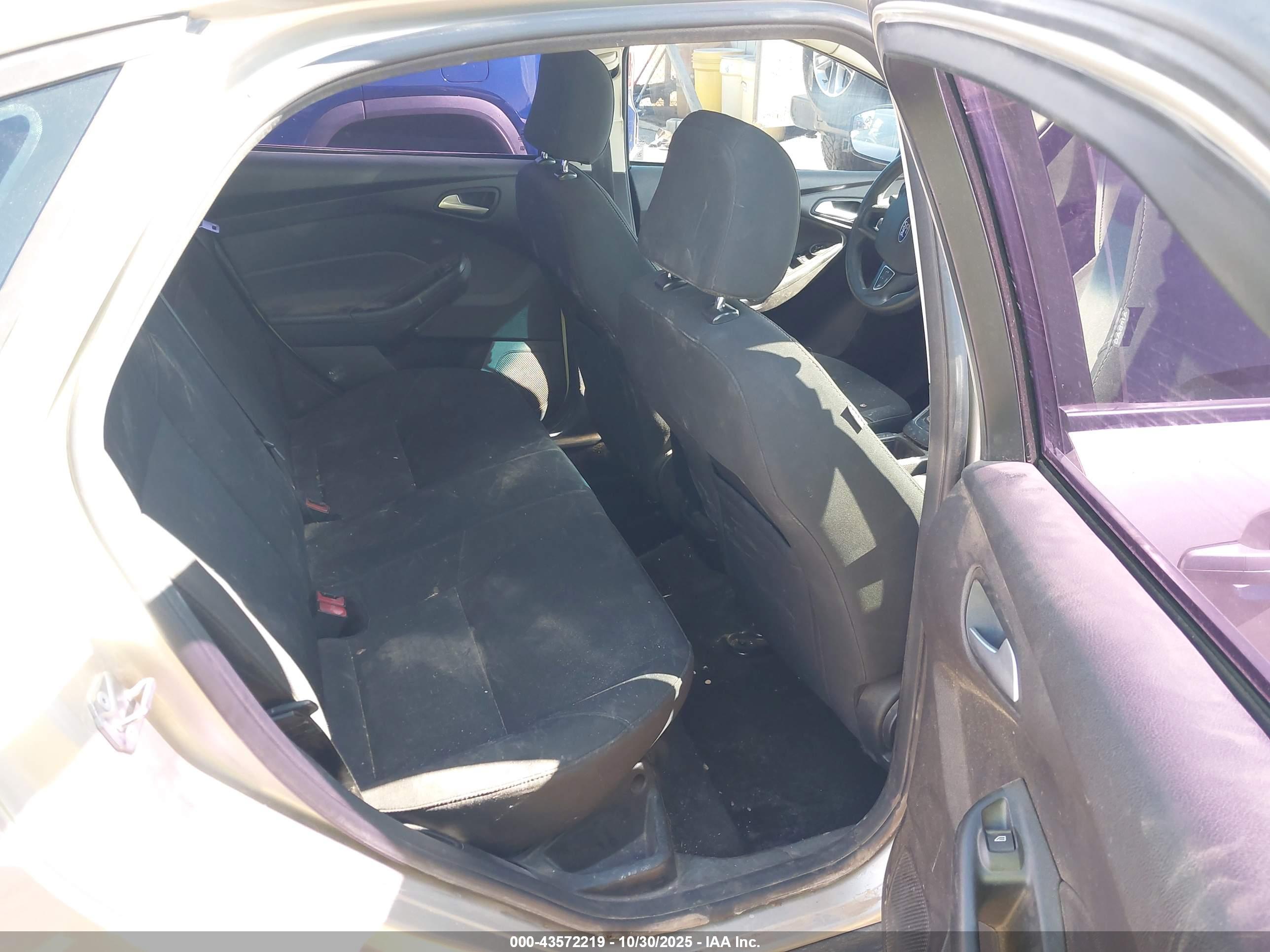 FORD FOCUS image 8