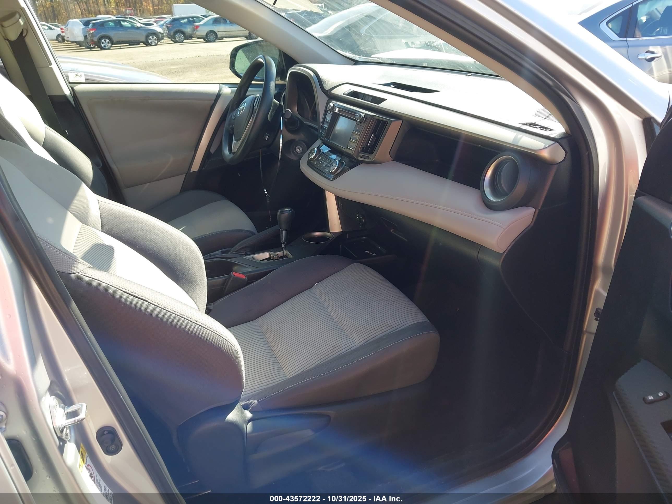 TOYOTA RAV4 image 5
