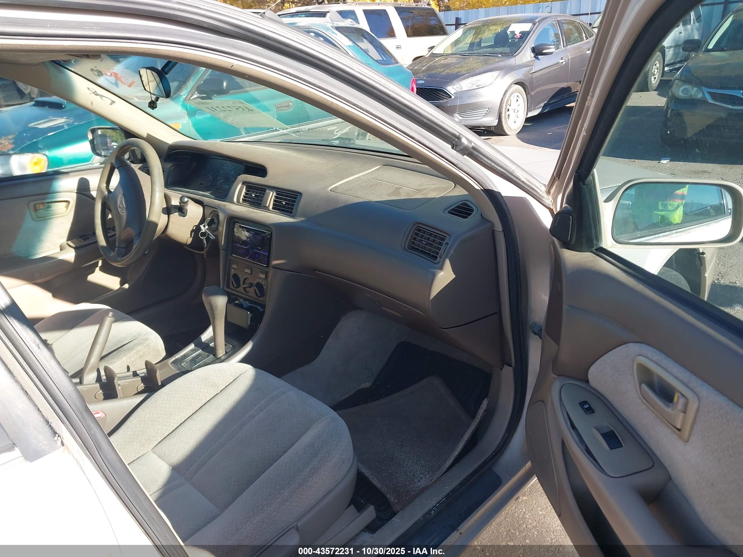 TOYOTA CAMRY image 5