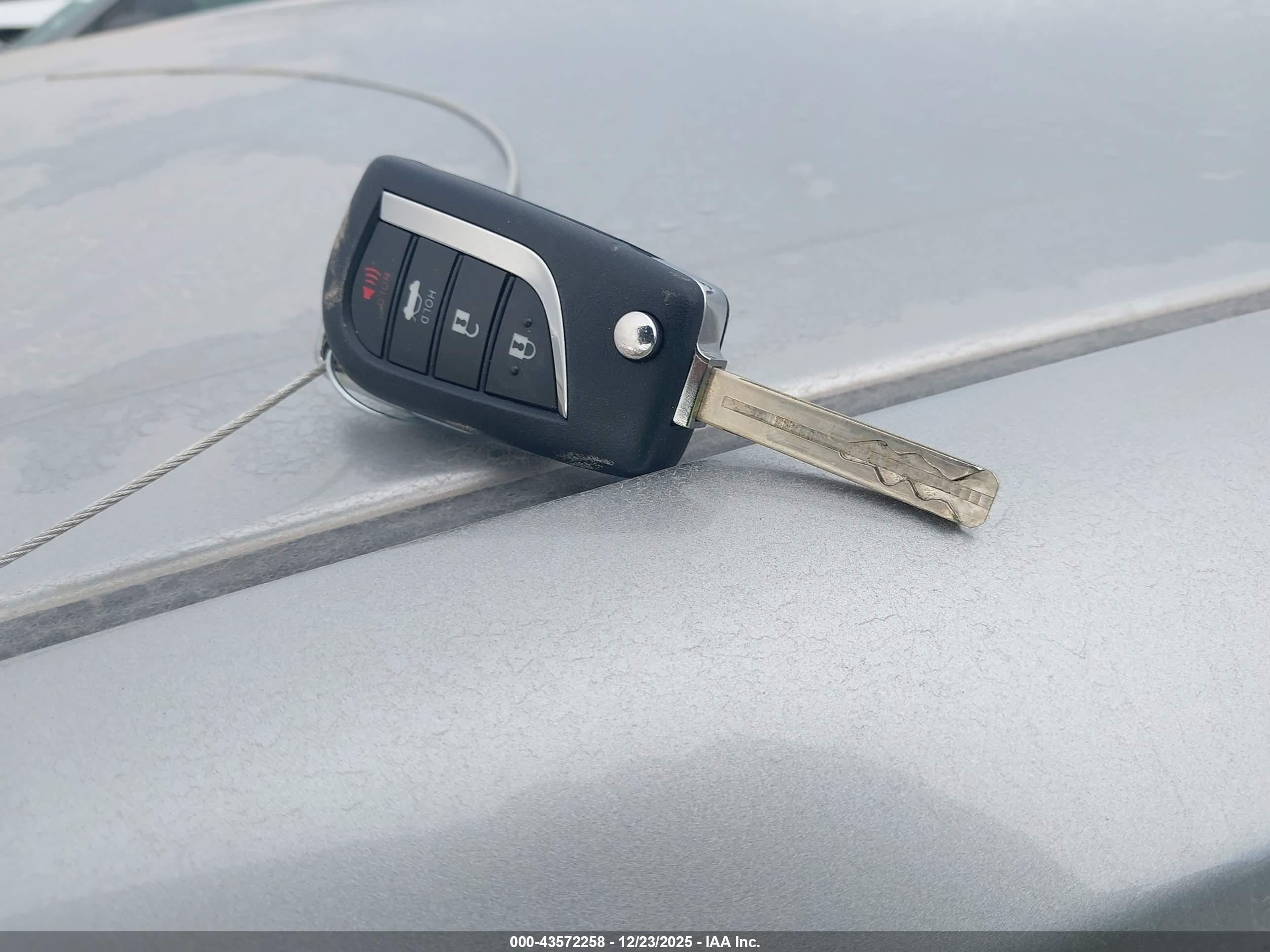 TOYOTA CAMRY image 11