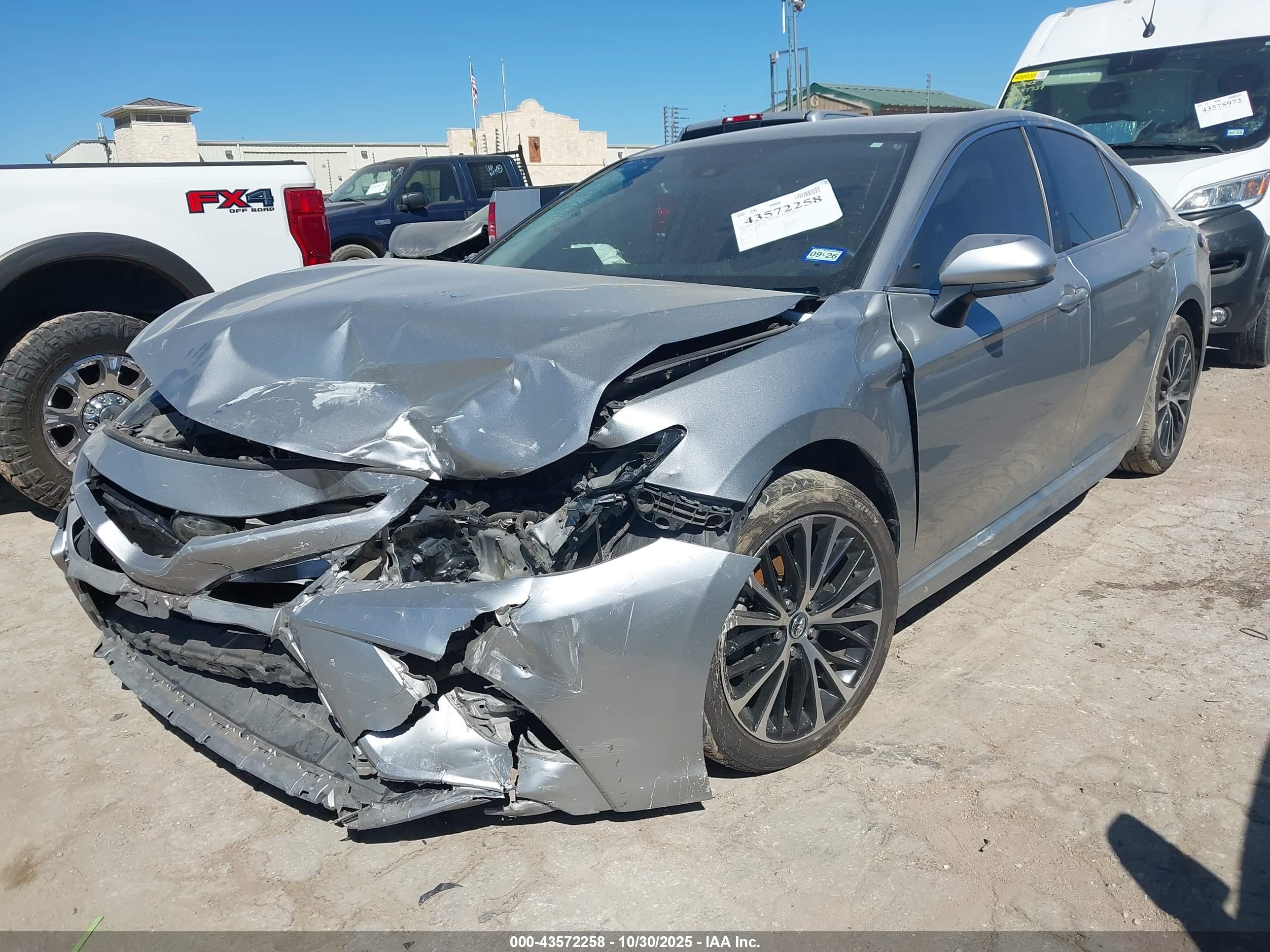 TOYOTA CAMRY image 2