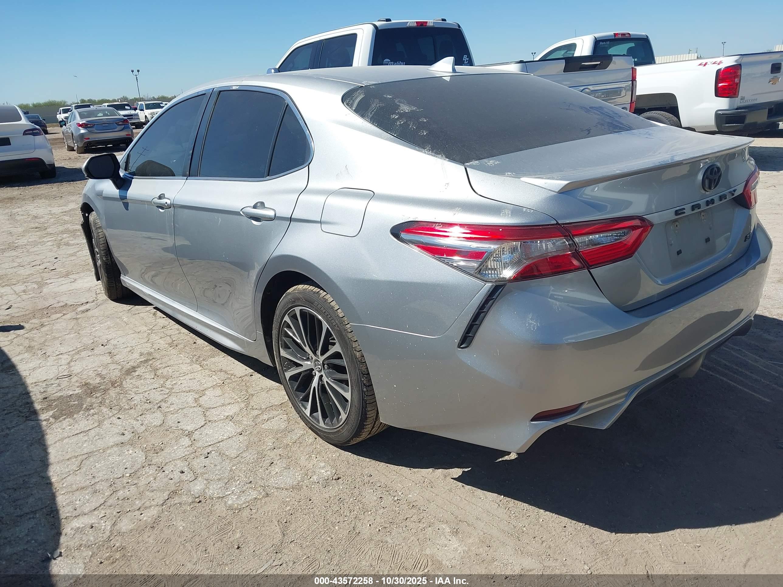 TOYOTA CAMRY image 3