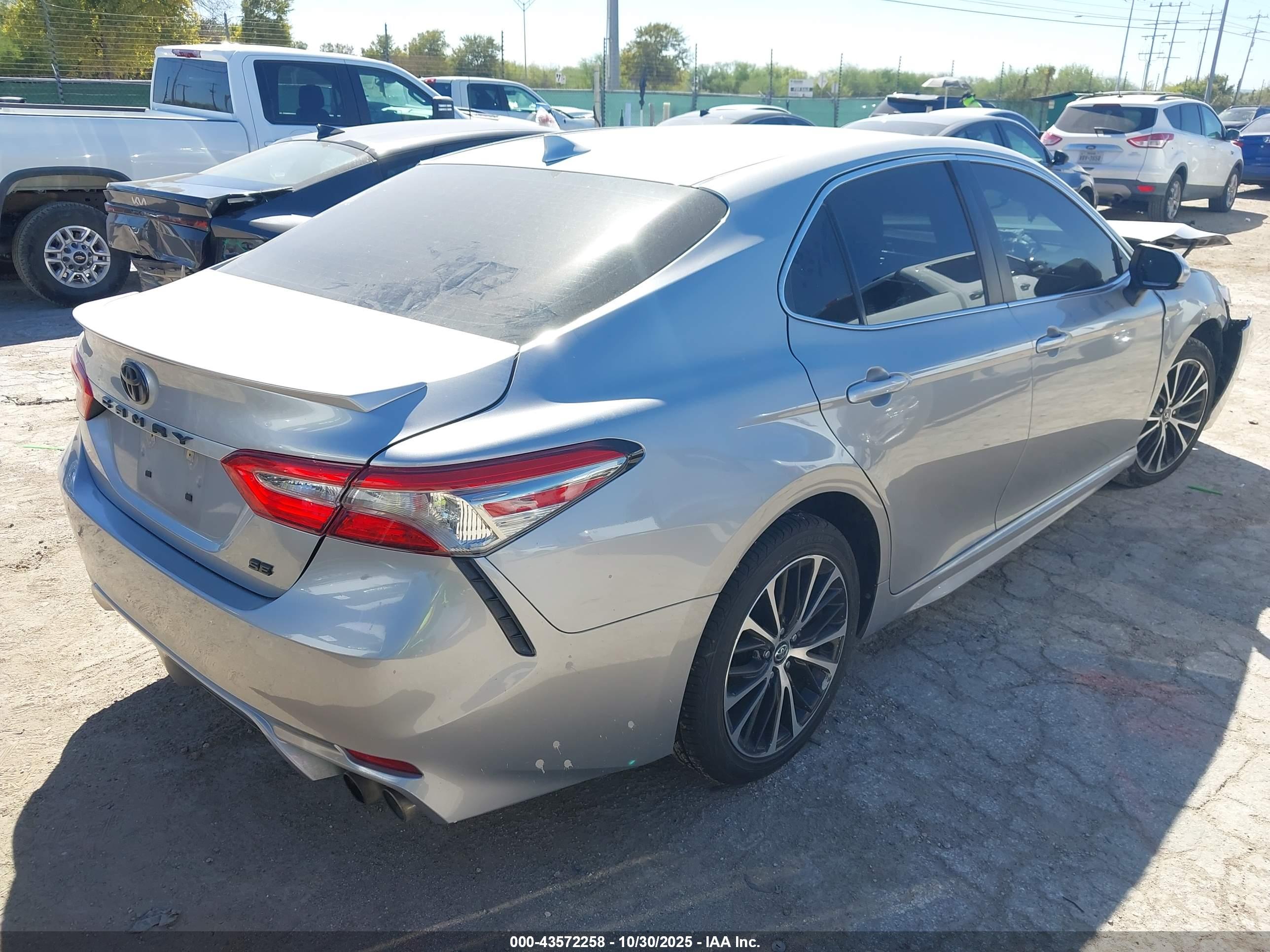 TOYOTA CAMRY image 4