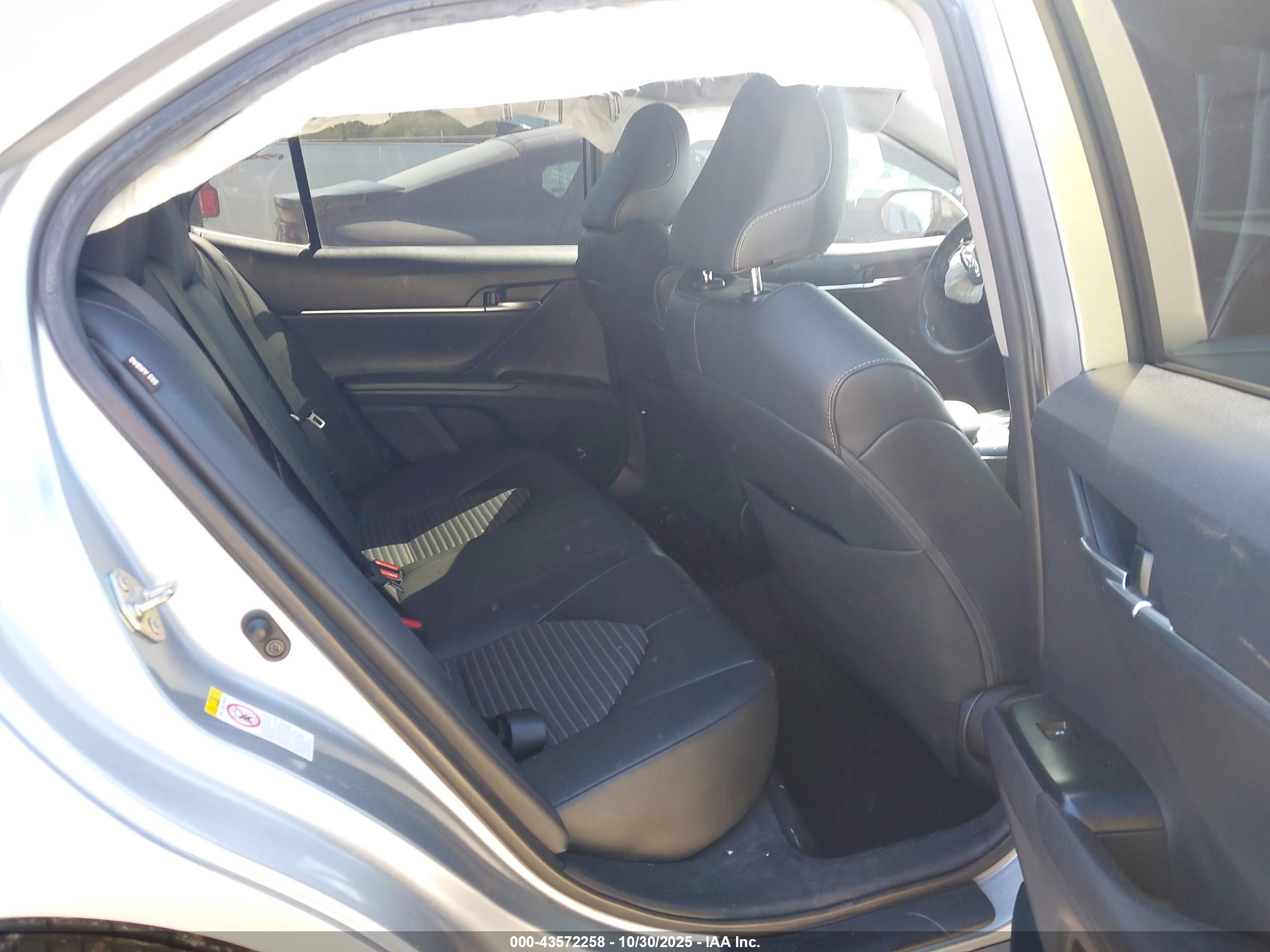 TOYOTA CAMRY image 8