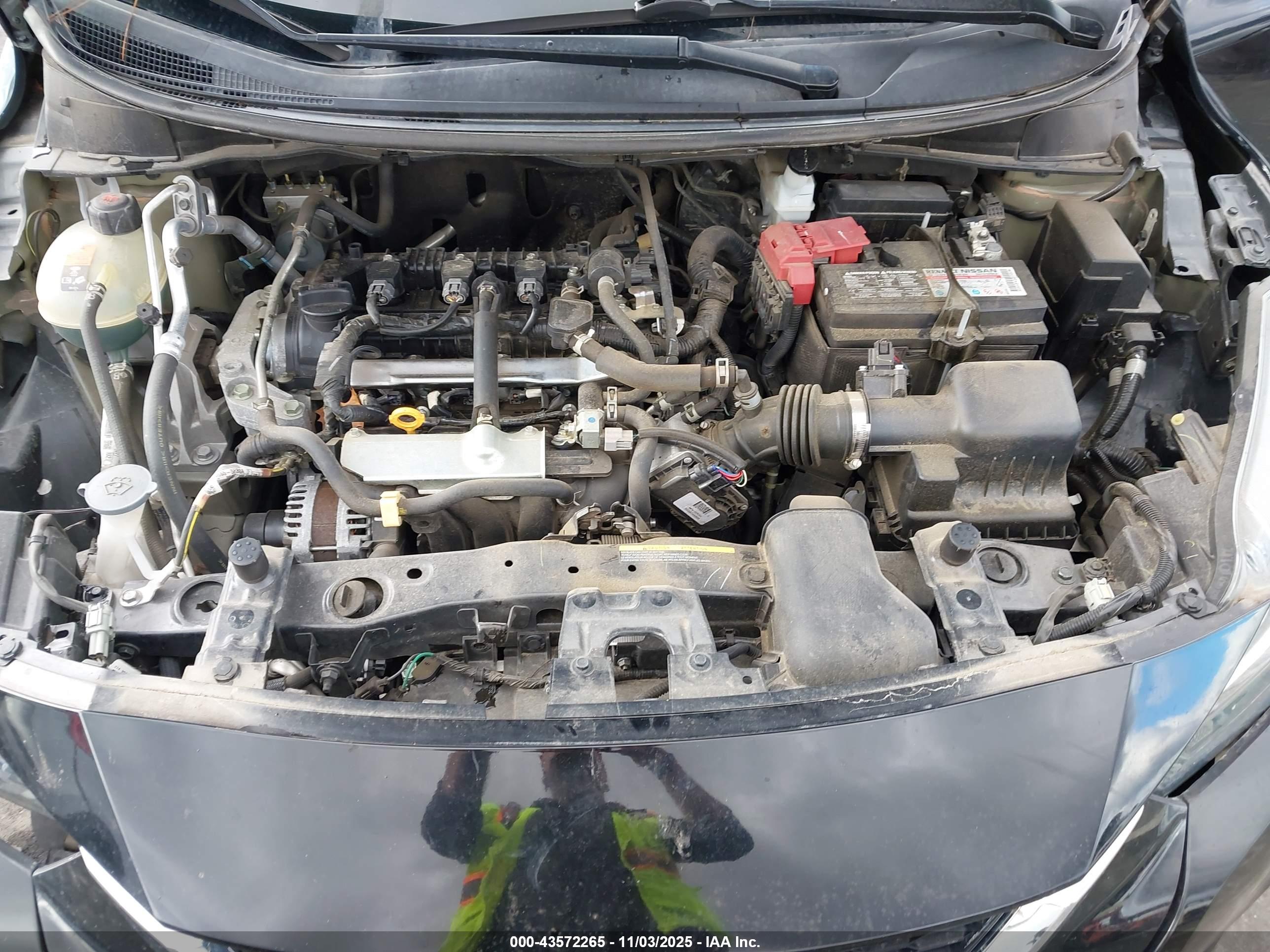 NISSAN VERSA image 10