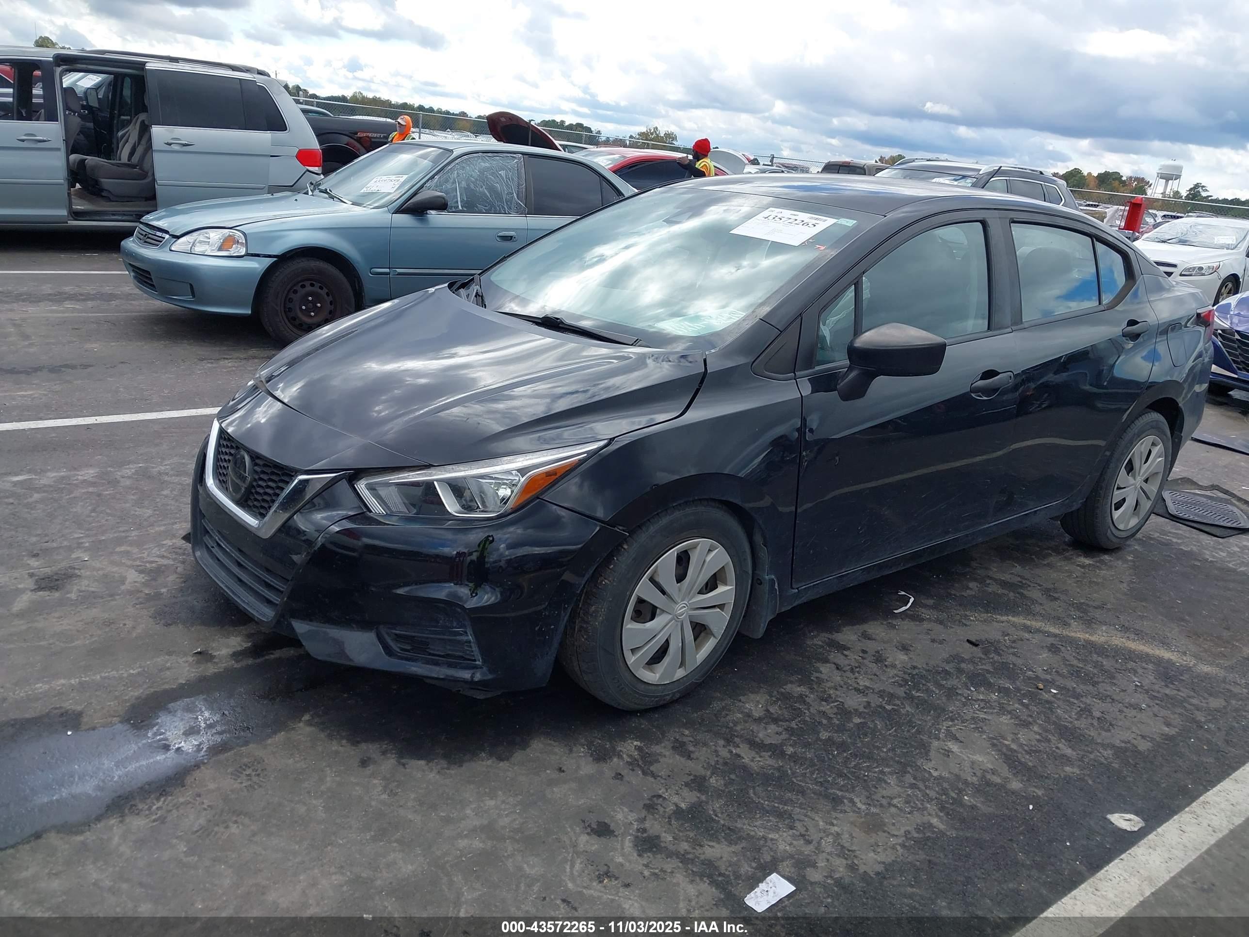 NISSAN VERSA image 2