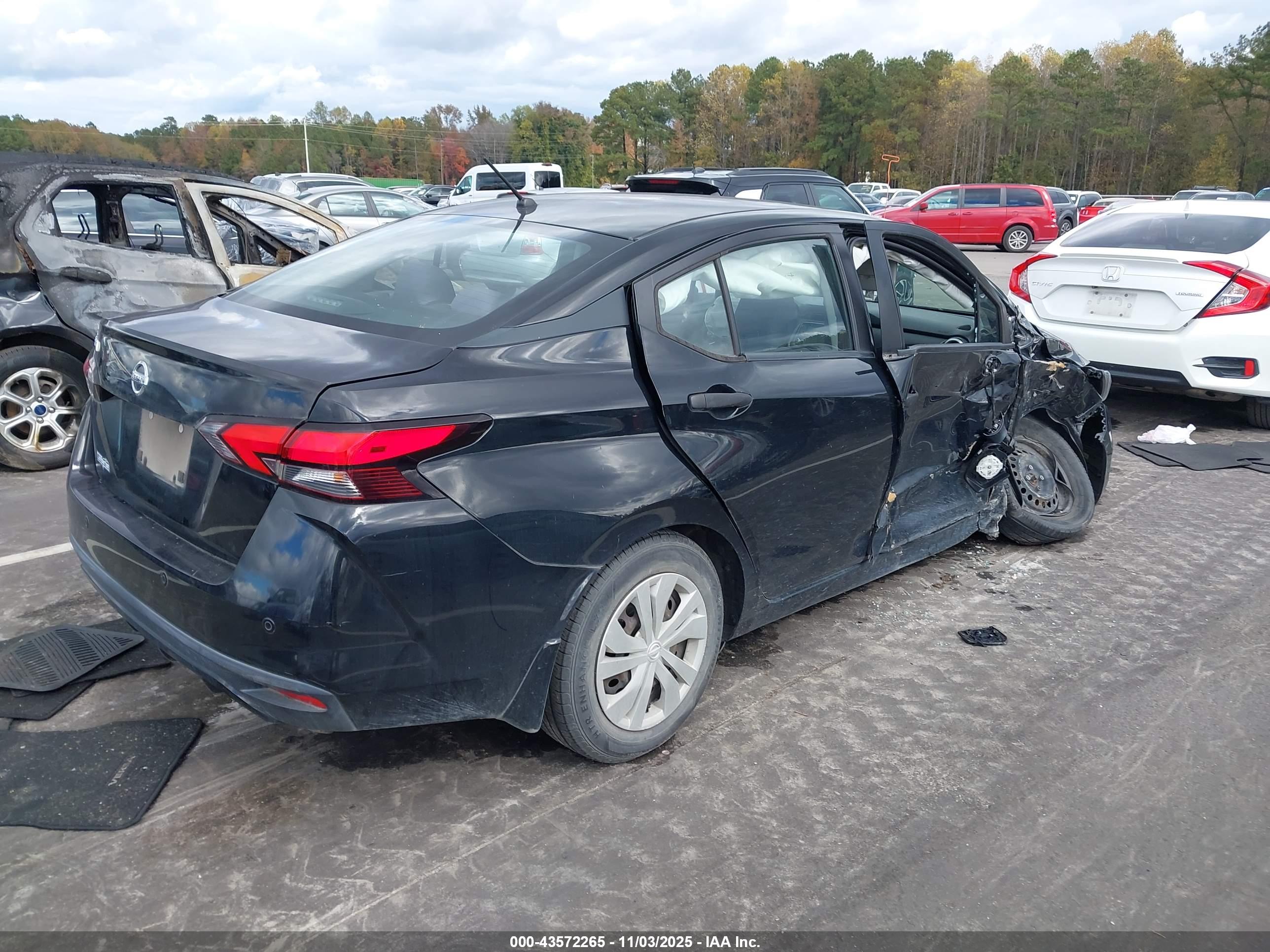 NISSAN VERSA image 4