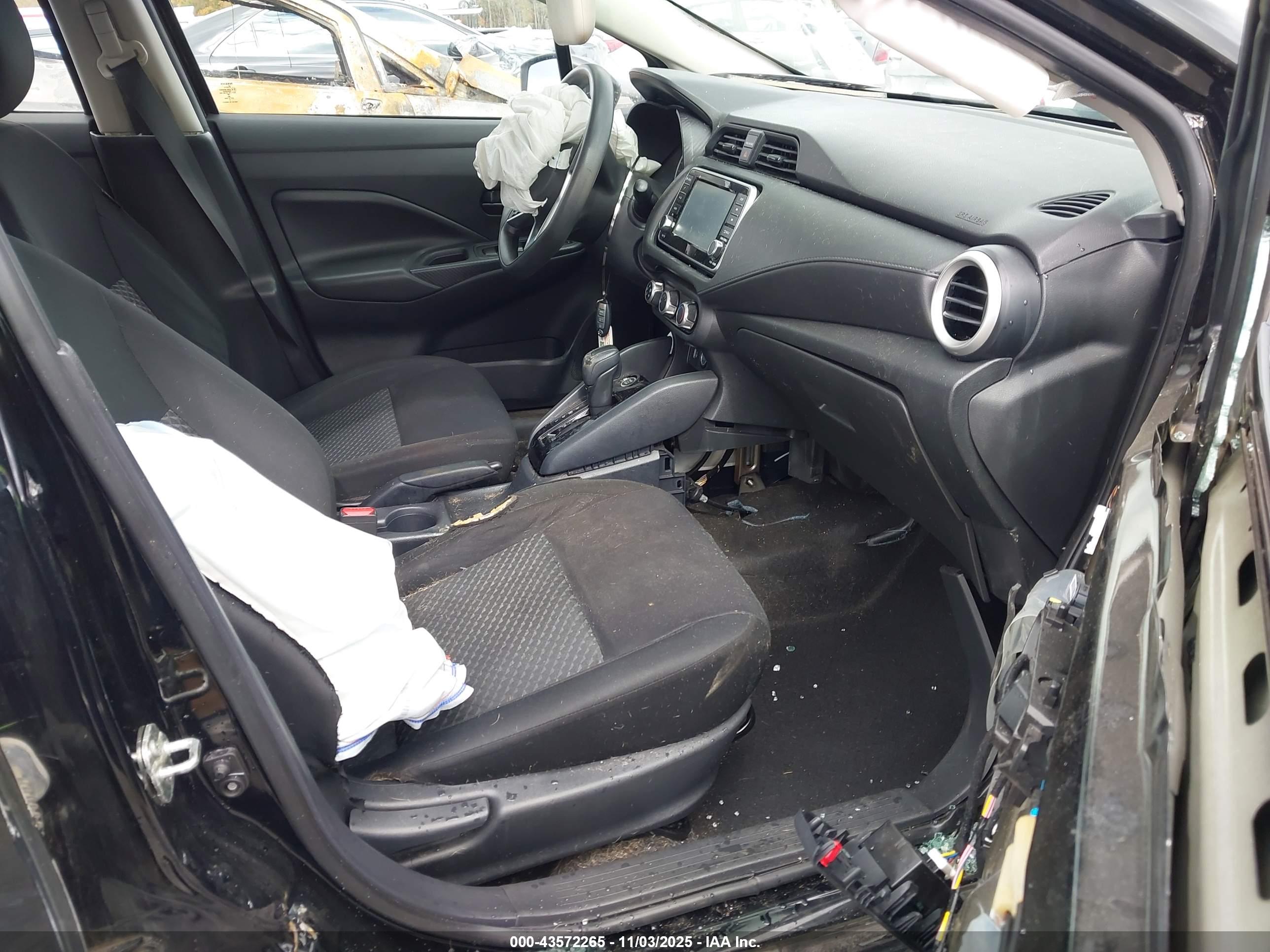 NISSAN VERSA image 5
