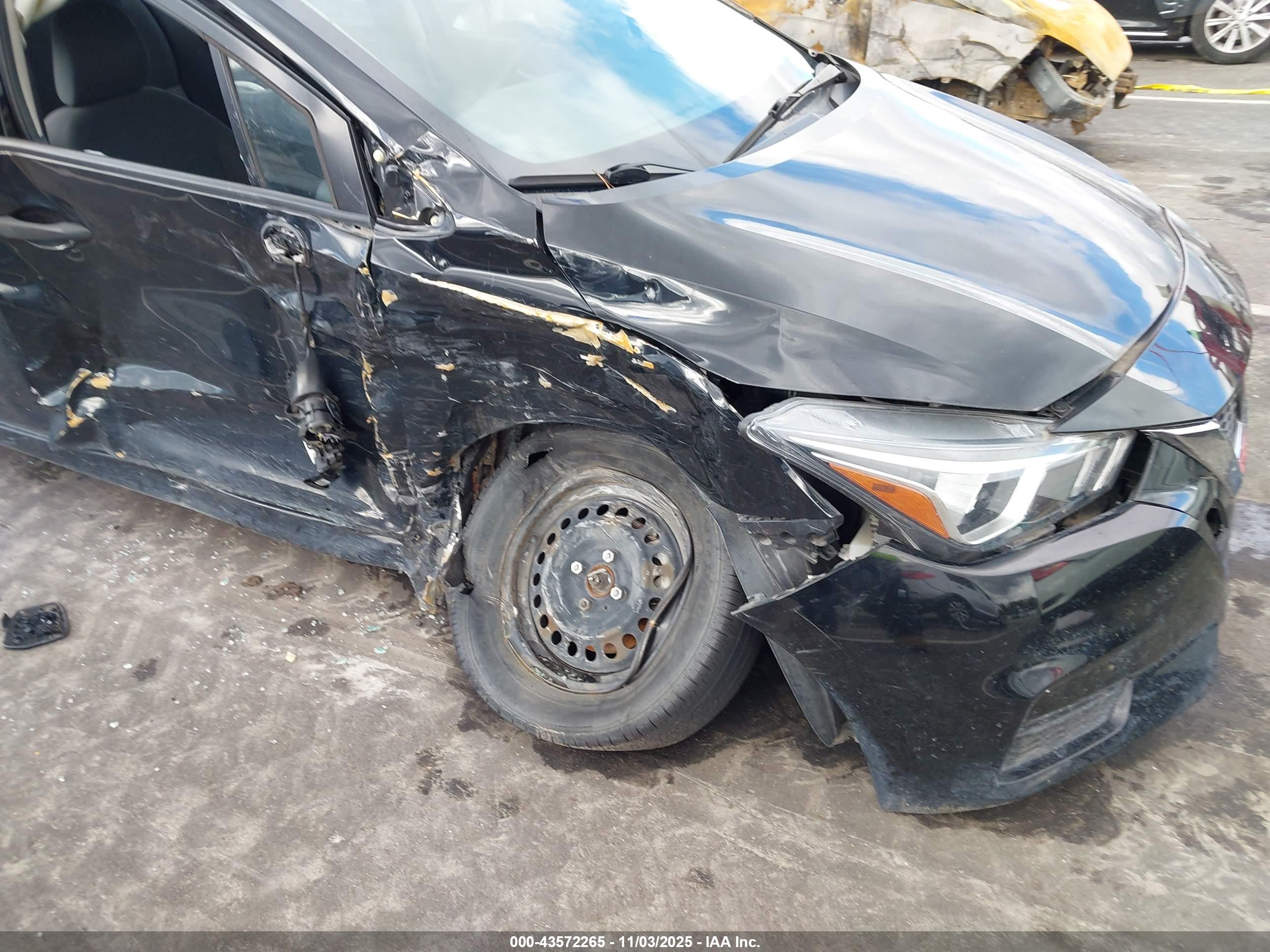 NISSAN VERSA image 6