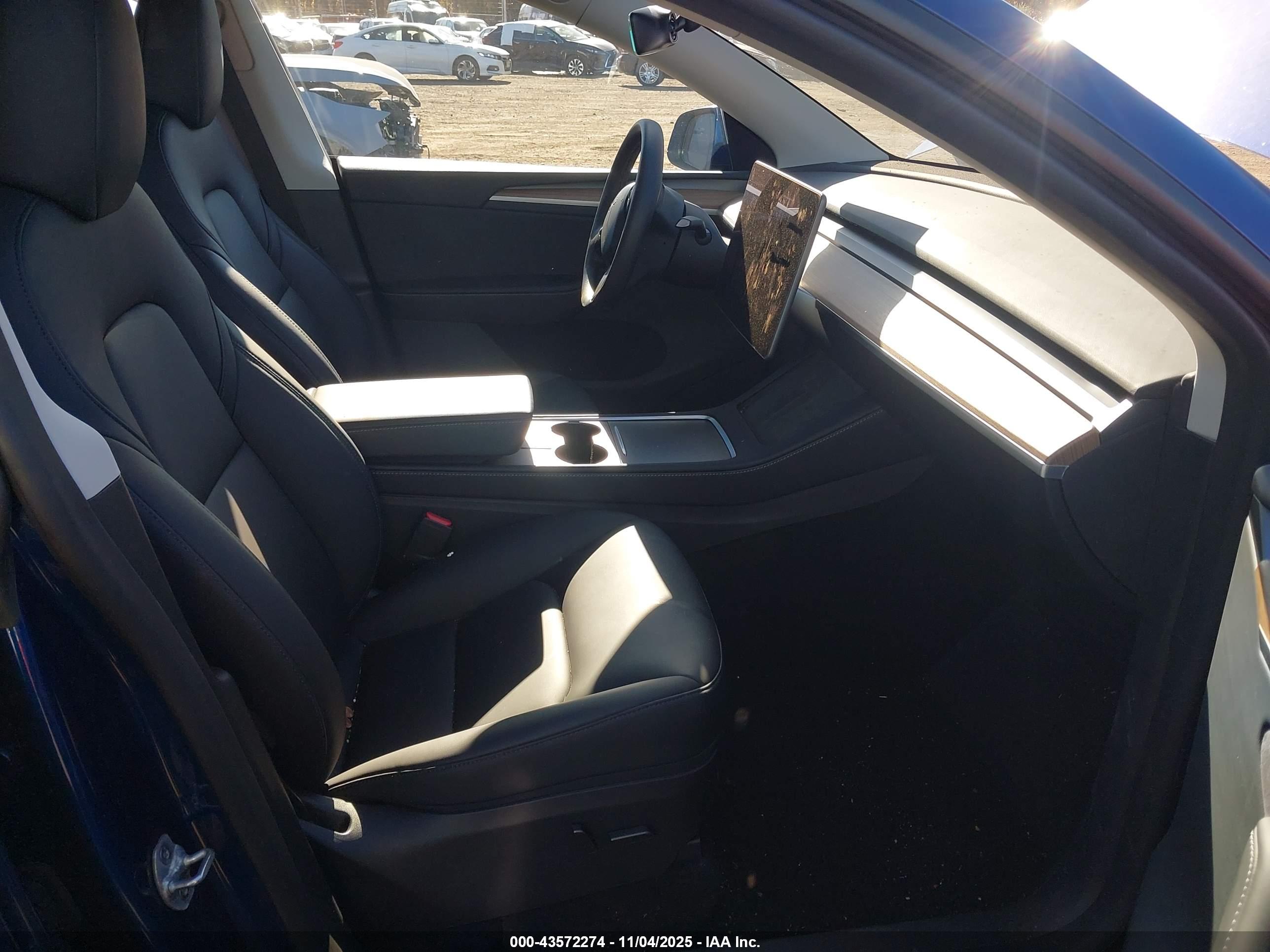 TESLA MODEL image 5