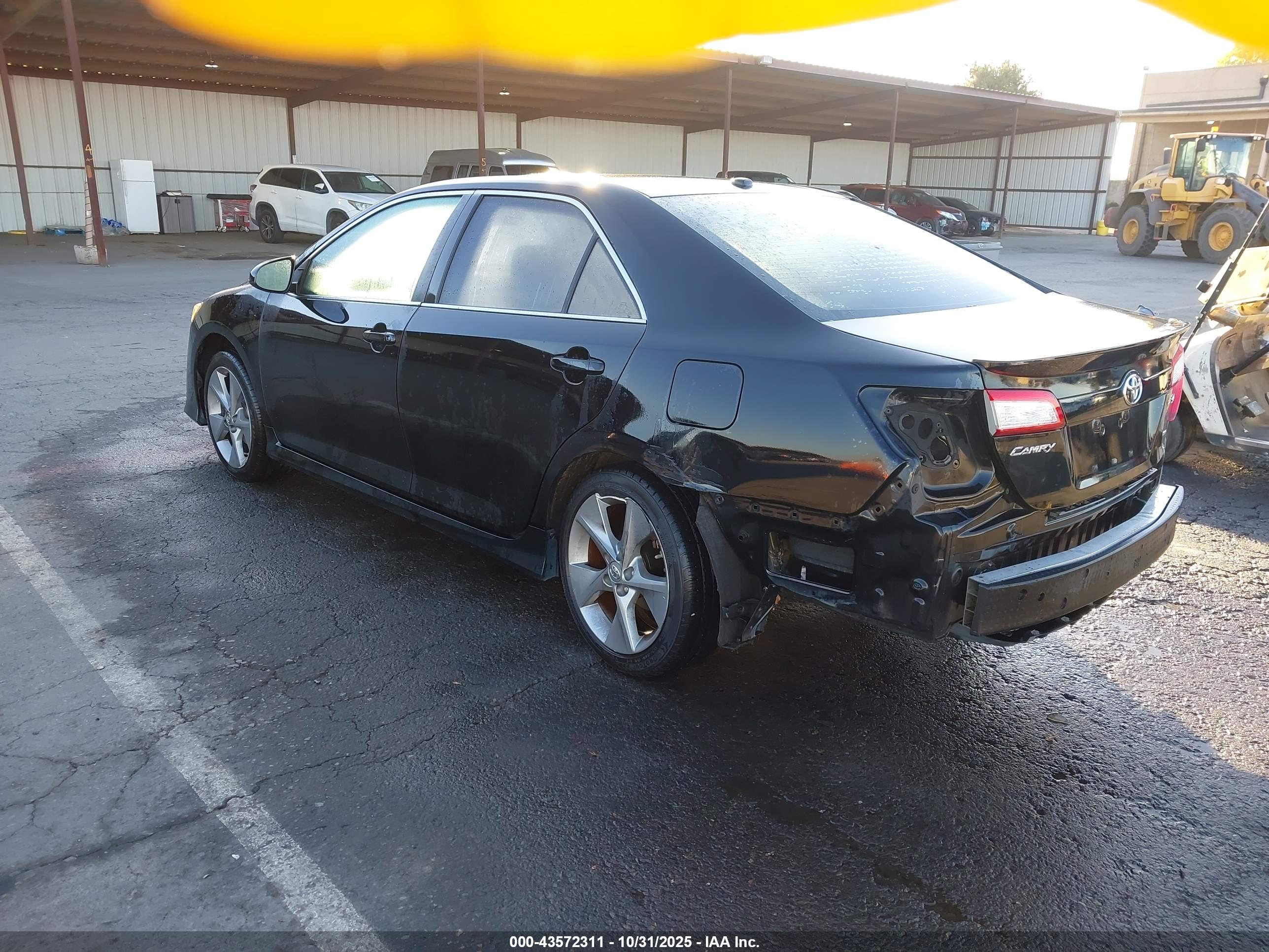 TOYOTA CAMRY image 3