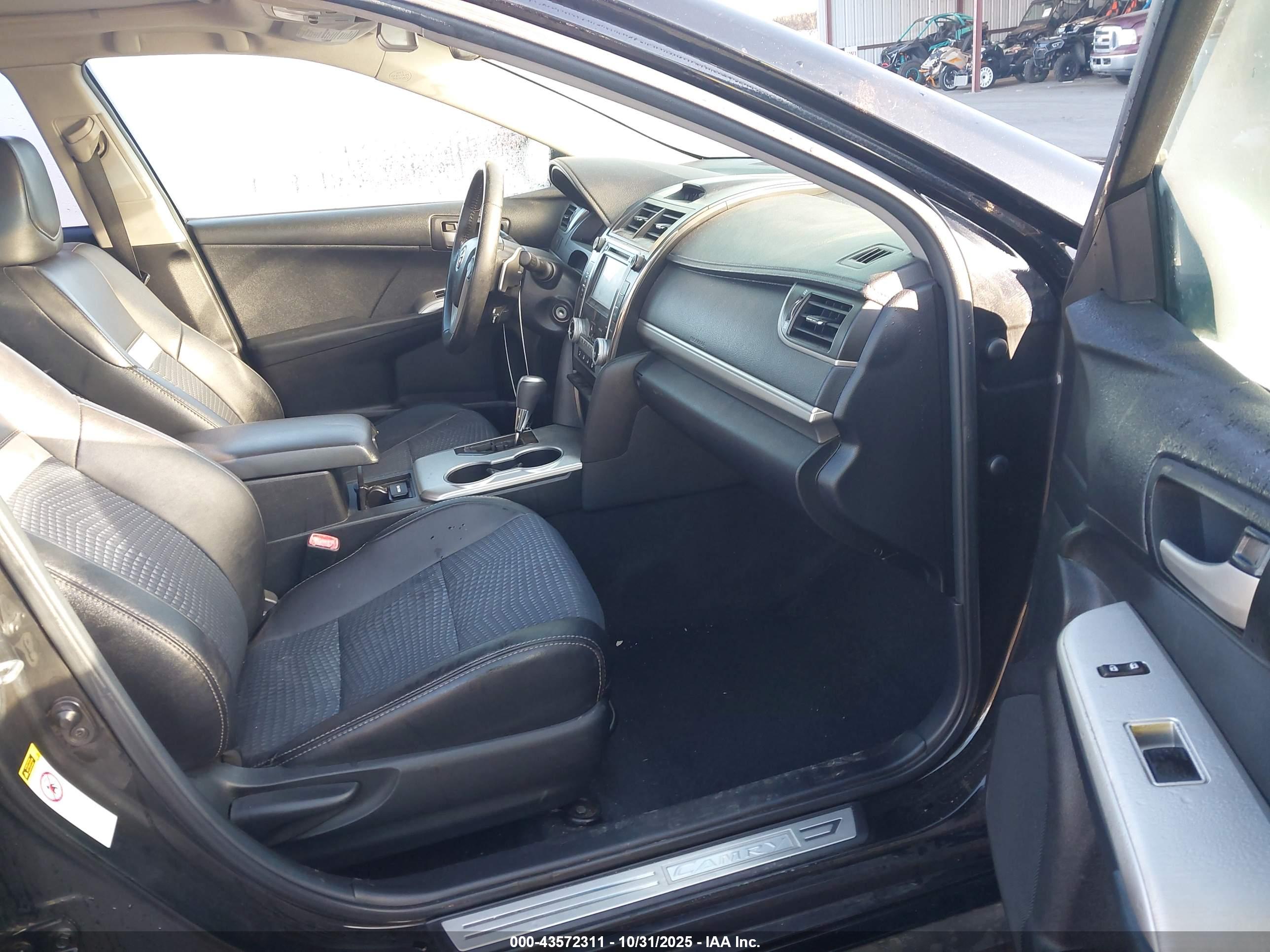 TOYOTA CAMRY image 5