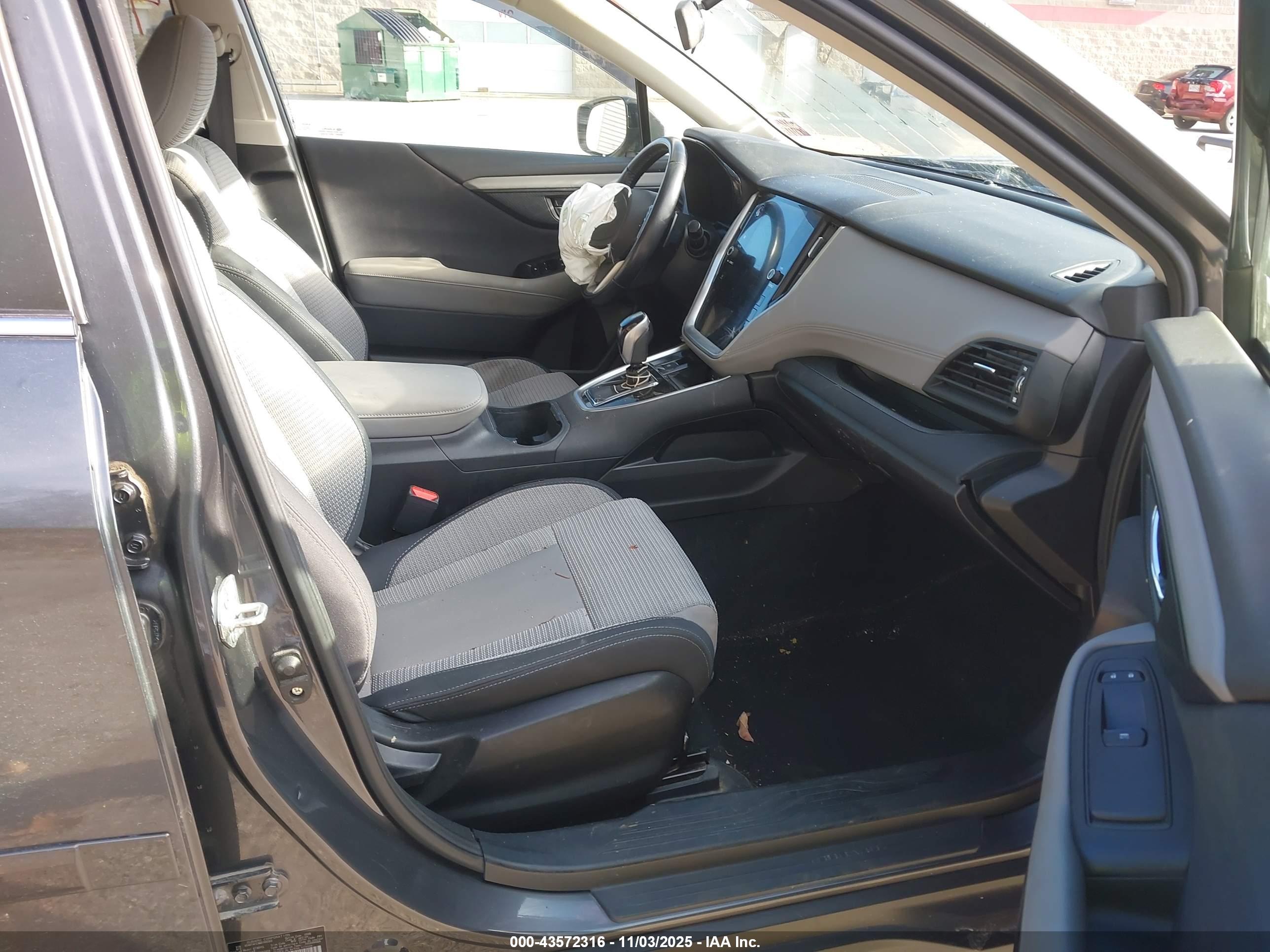 SUBARU OUTBACK image 5